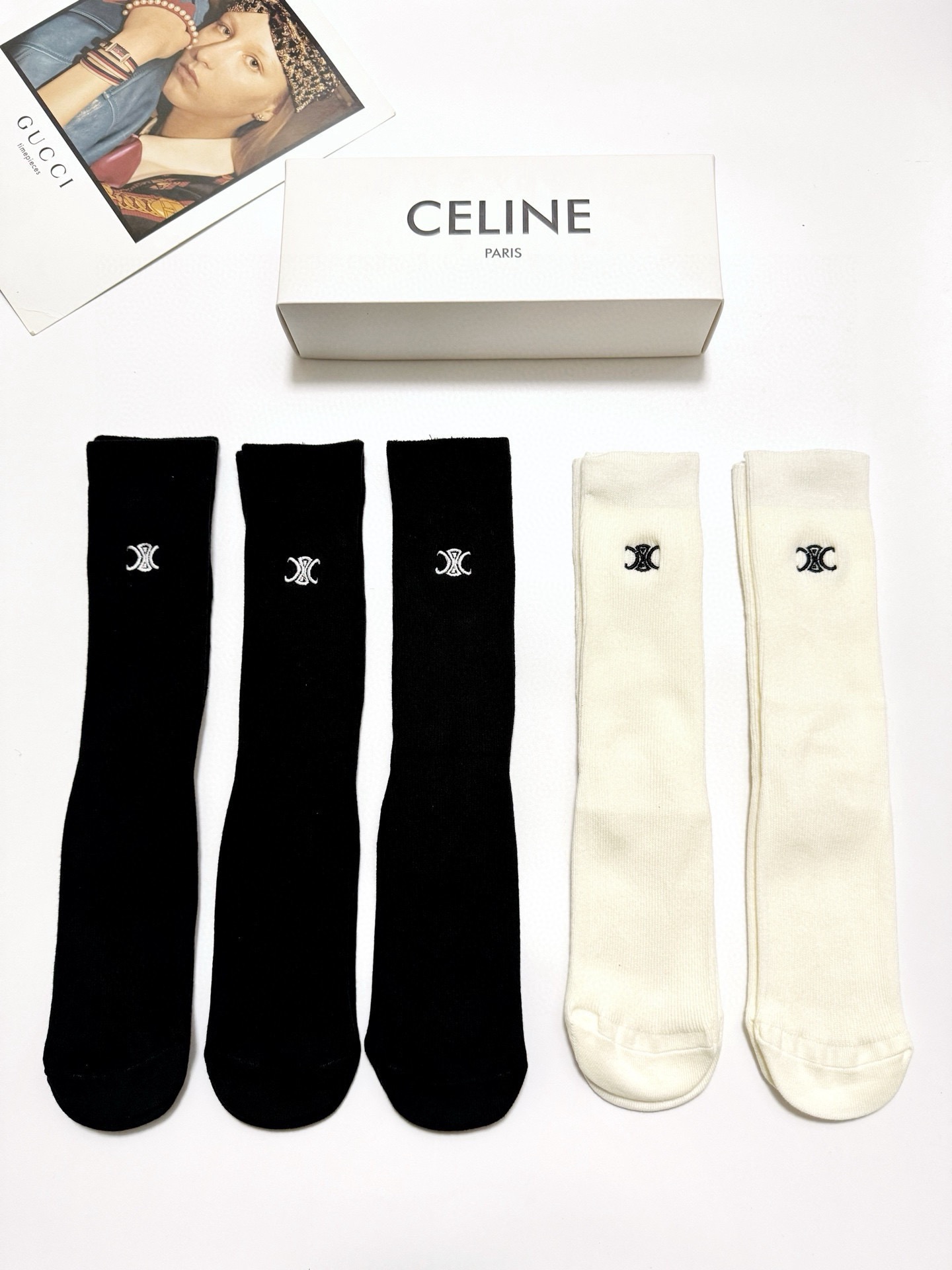  配包装
🌟【一盒5 双】
🌟Celine 赛琳 经典字母 logo 刺绣 直板 中筒袜  🔥超级软糯亲