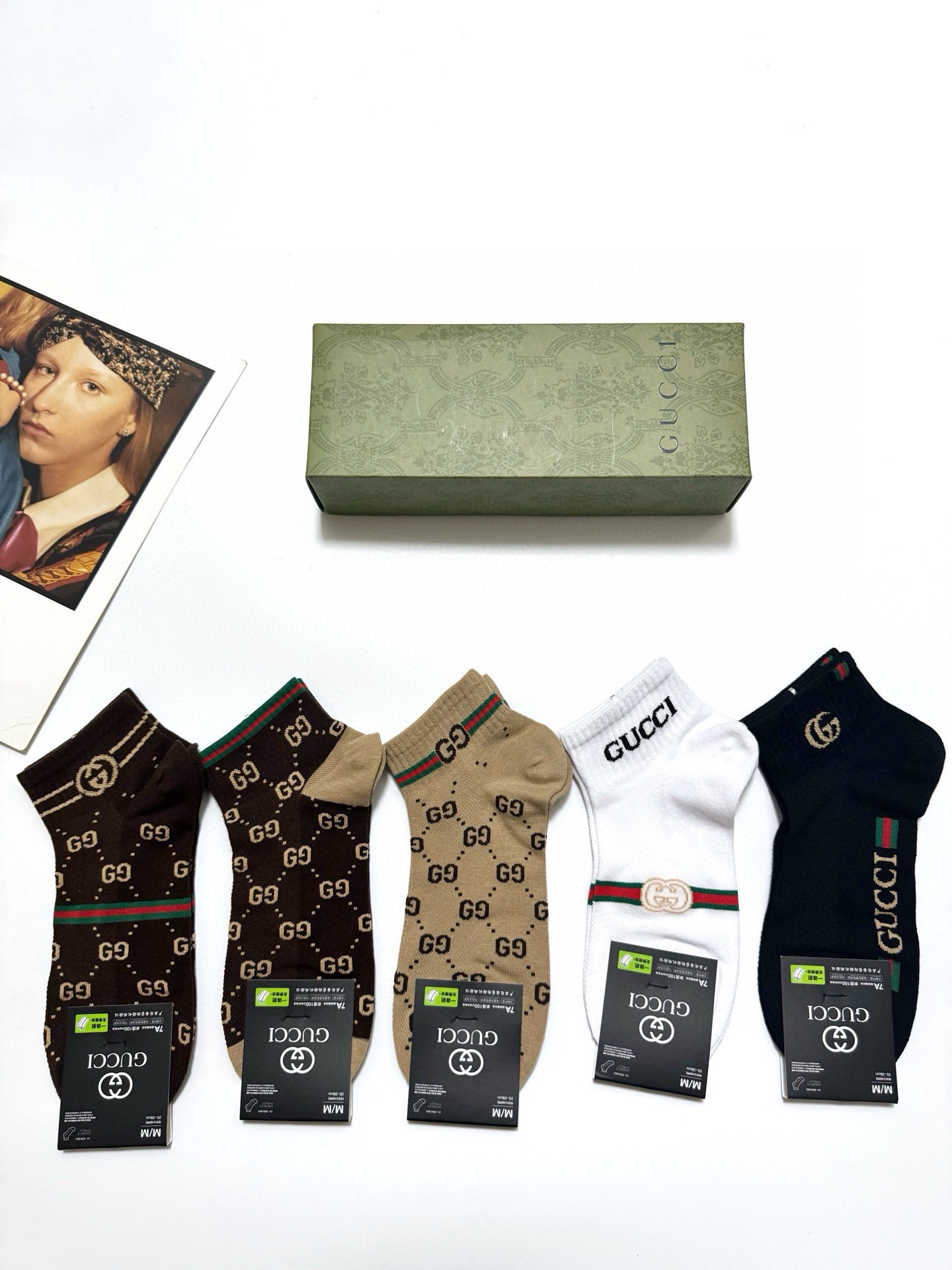 配包装
🌟【一盒5双】
 🌟Gucci 古琦 经典字母logo 纯棉船袜   ，ins超火爆短袜，纯棉
