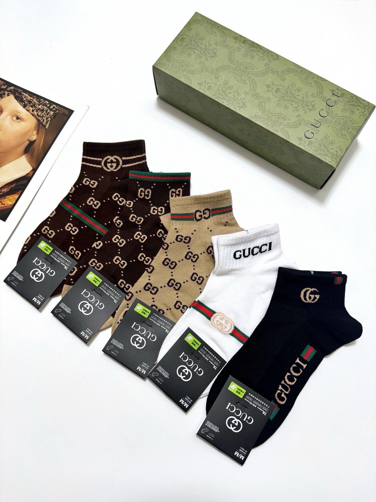  配包装
🌟【一盒5双】
 🌟Gucci 古琦 经典字母logo 纯棉船袜   ，ins超火爆短袜，纯棉