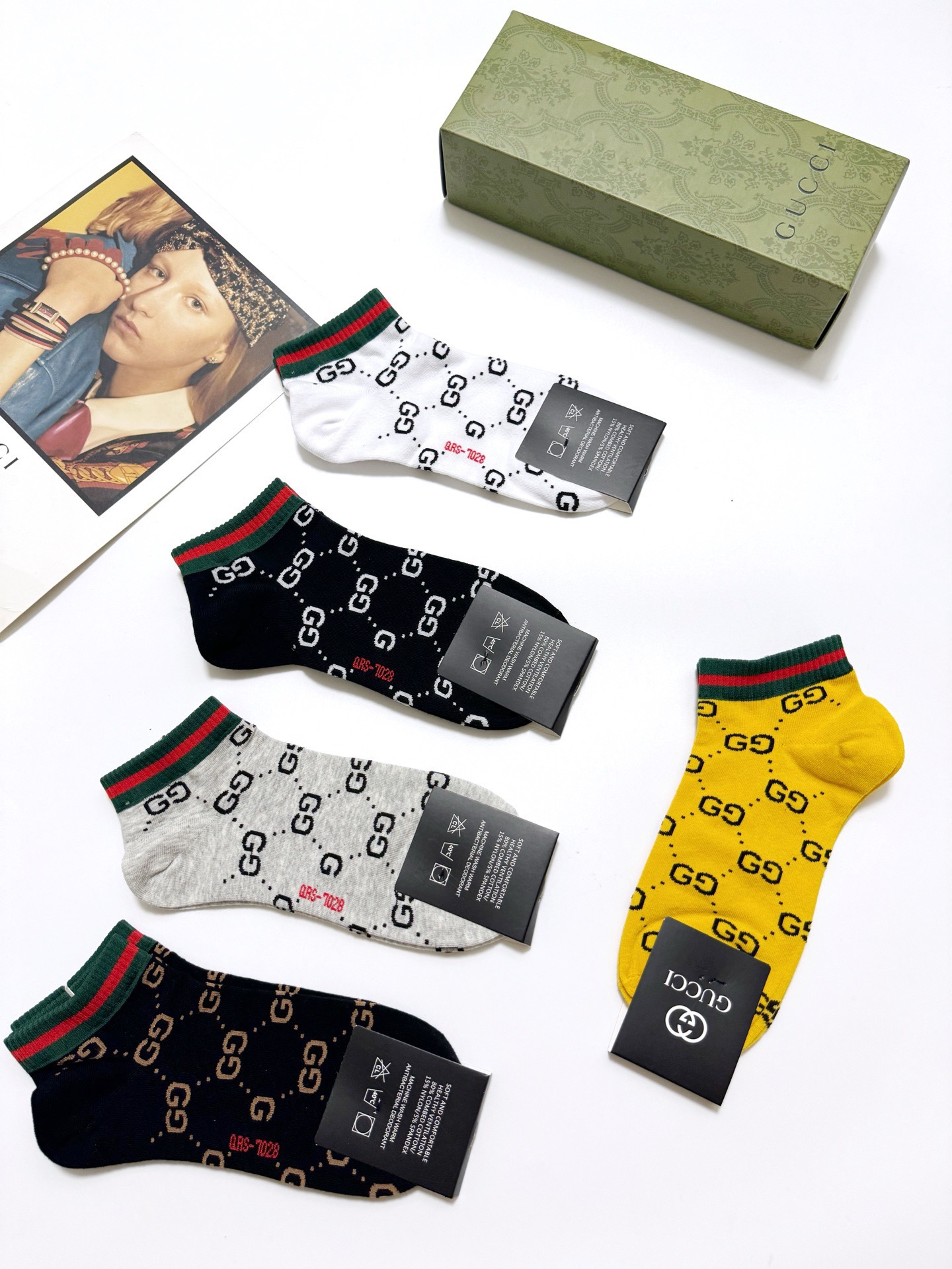  配包装
🌟【一盒5双】
 🌟Gucci 古琦 经典字母logo 纯棉船袜   ，ins超火爆短袜，纯棉