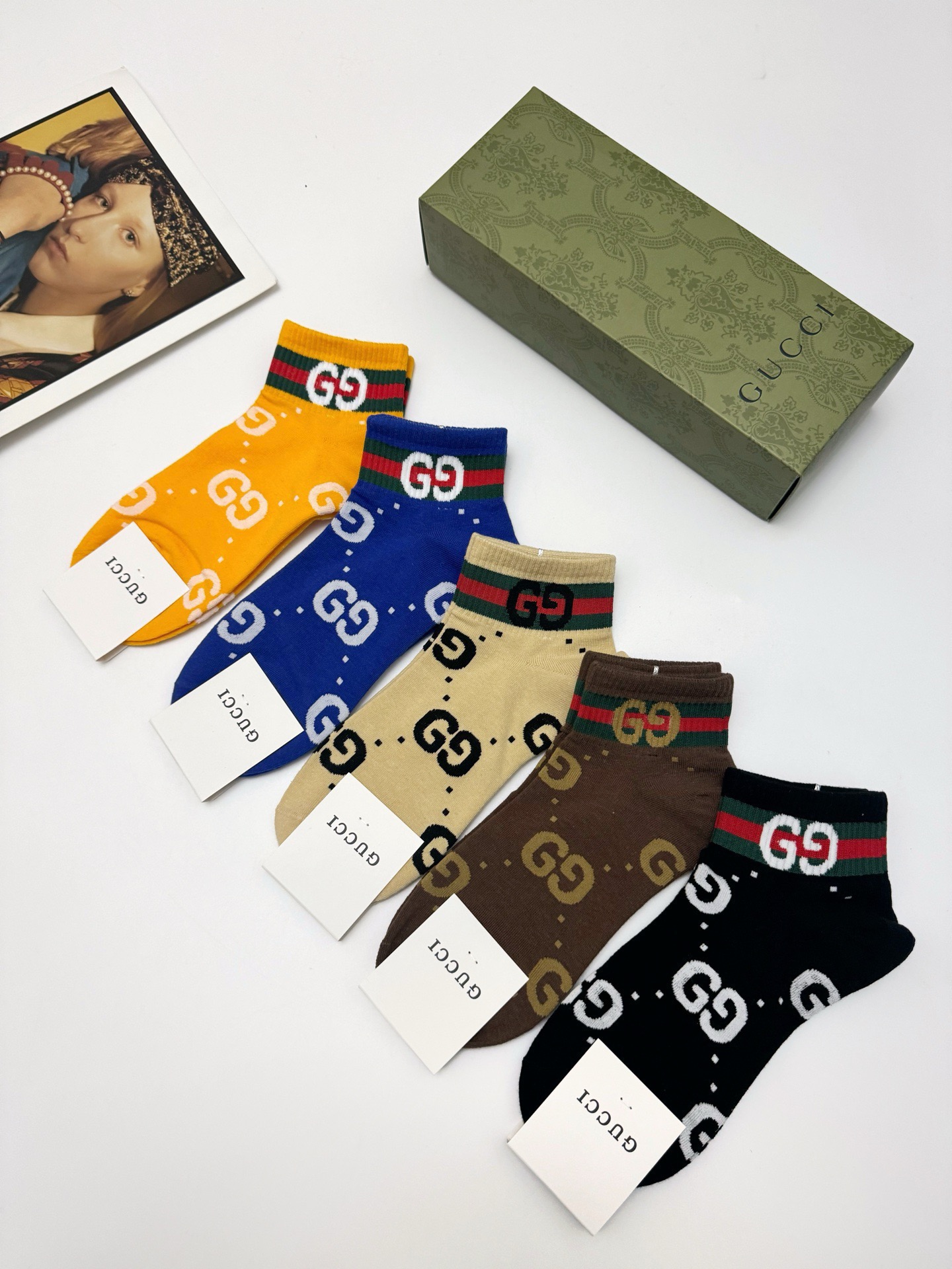  配包装
🌟【一盒5 双】
 🌟Gucci 古琦 经典字母logo 双G 短袜   ，ins超火爆短袜，