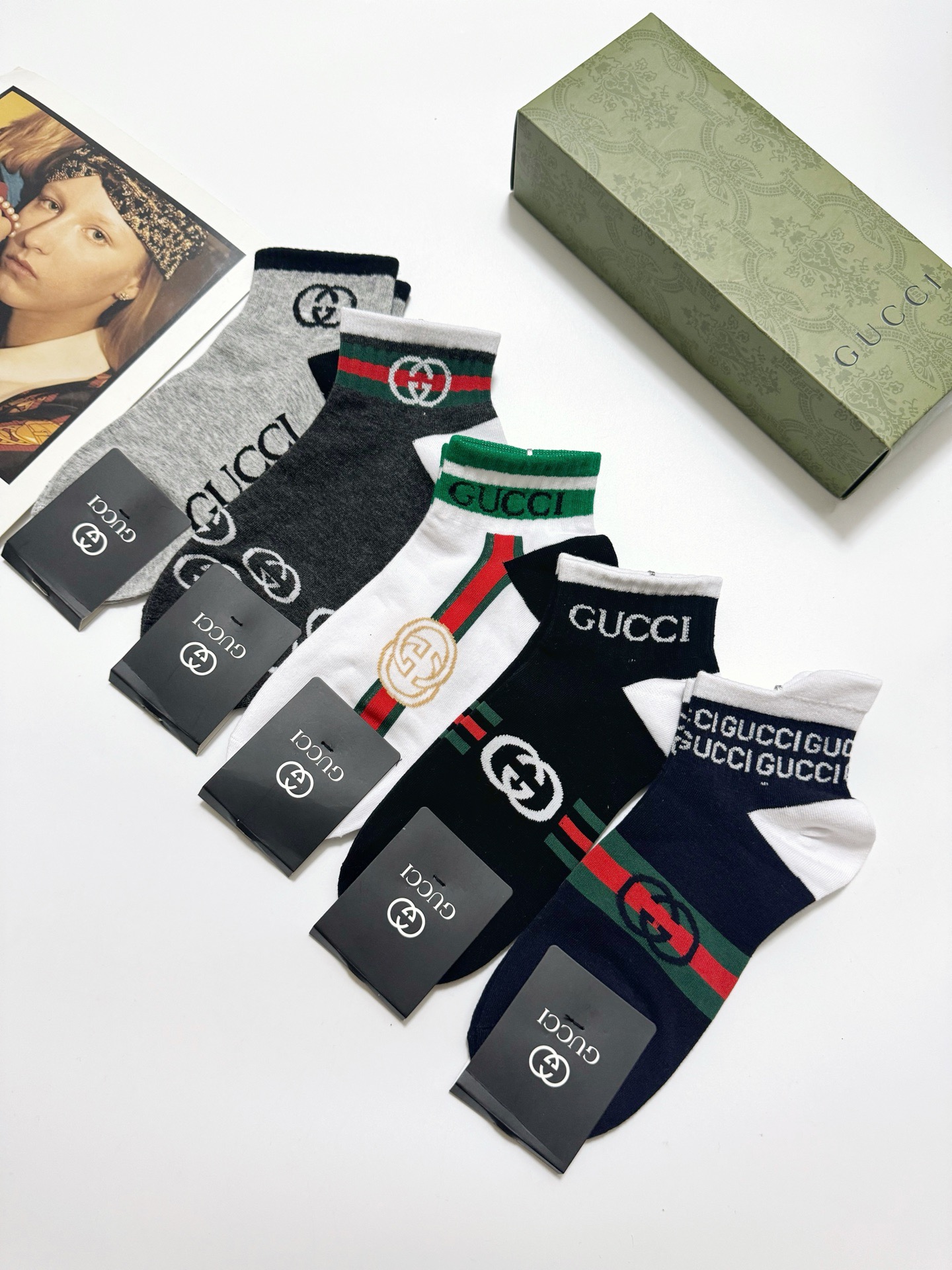  配包装
🌟【一盒5 双】男女同款
 🌟Gucci 古琦 经典字母logo 双G 短袜   ，ins超火
