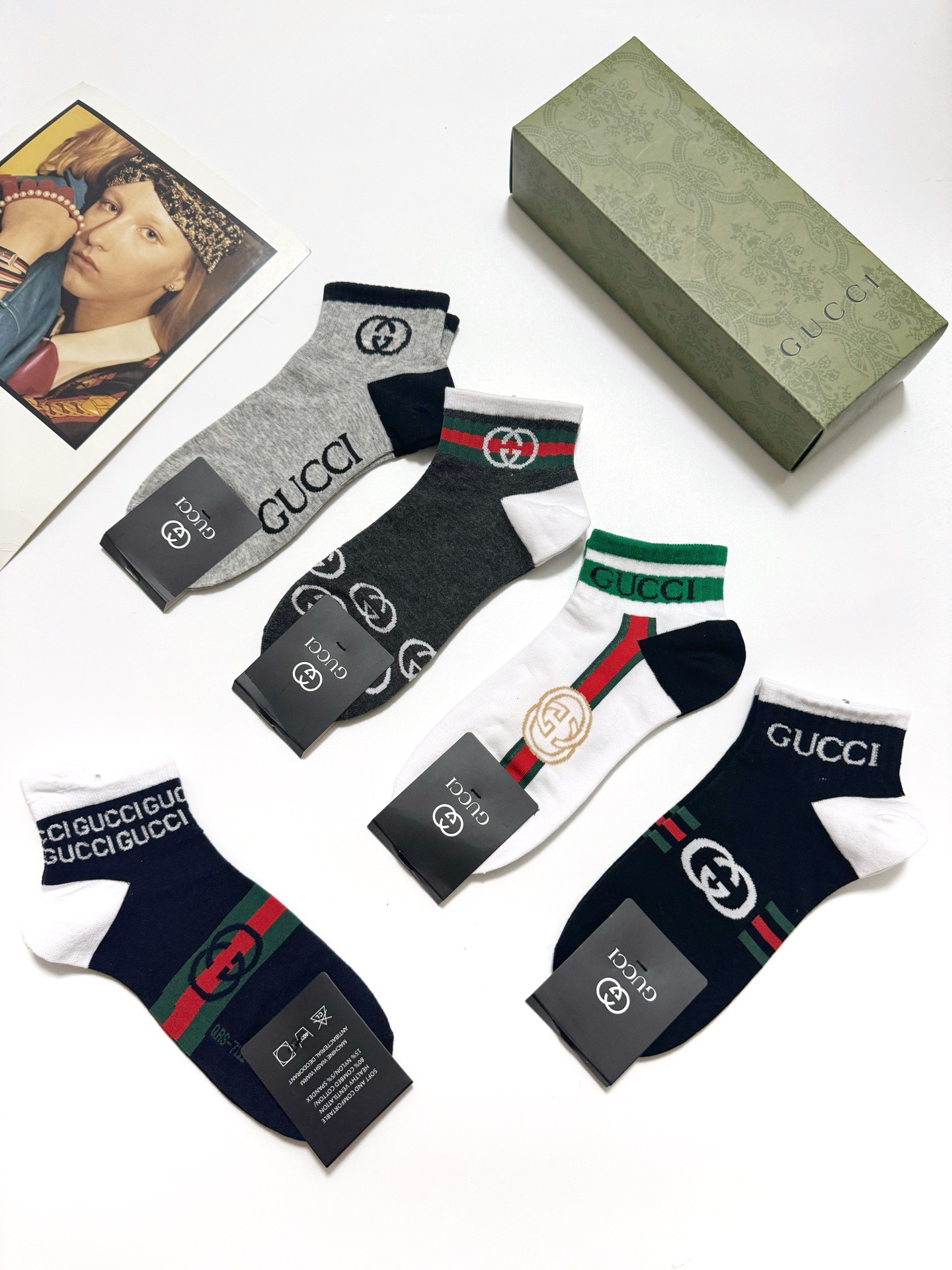  配包装
🌟【一盒5 双】男女同款
 🌟Gucci 古琦 经典字母logo 双G 短袜   ，ins超火