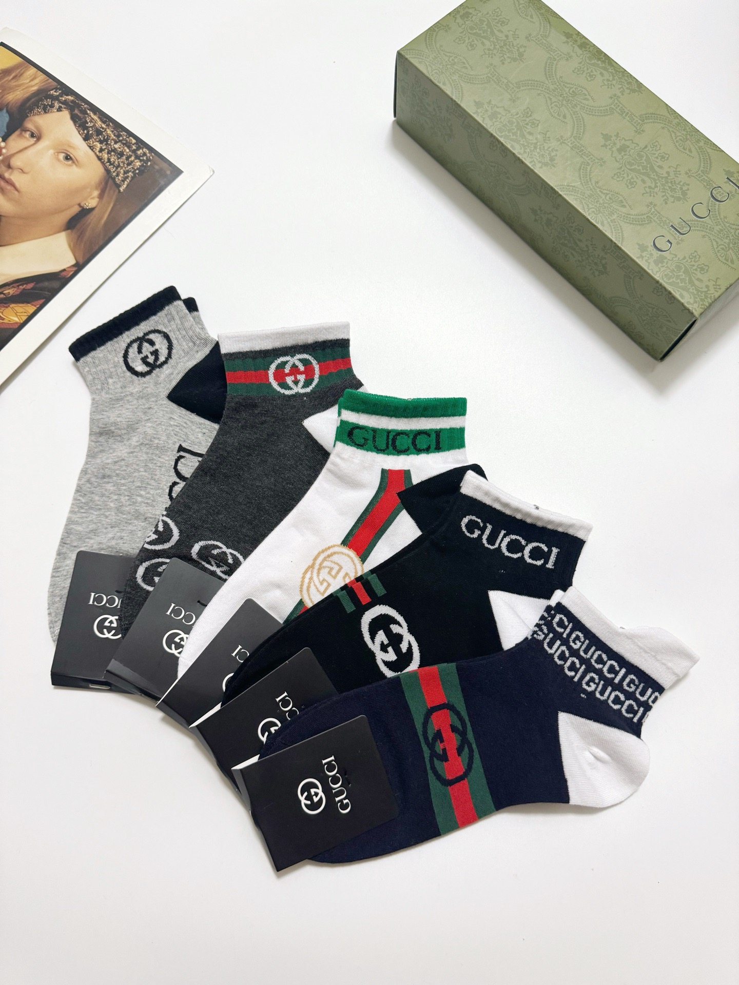  配包装
🌟【一盒5 双】男女同款
 🌟Gucci 古琦 经典字母logo 双G 短袜   ，ins超火