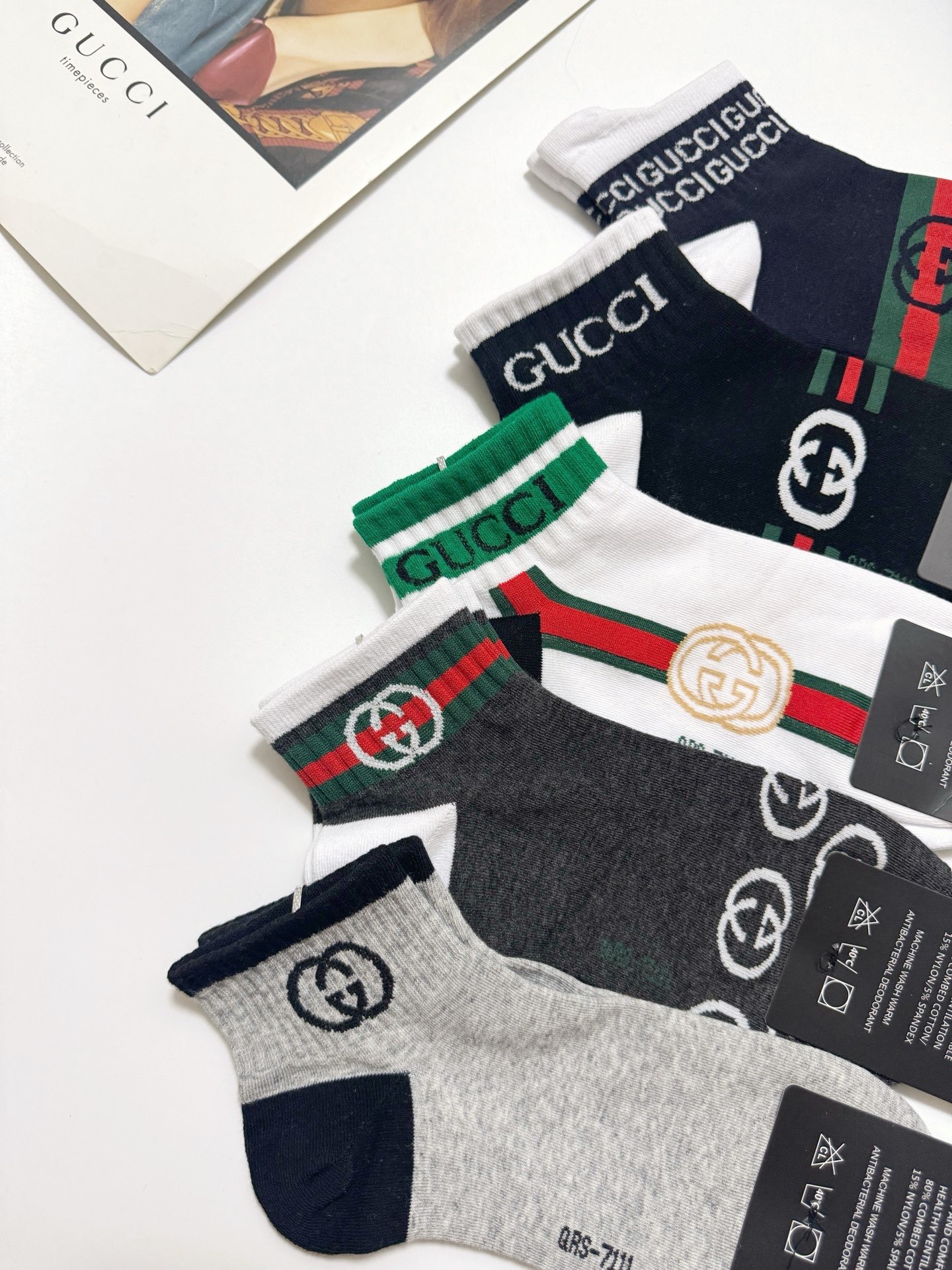  配包装
🌟【一盒5 双】男女同款
 🌟Gucci 古琦 经典字母logo 双G 短袜   ，ins超火