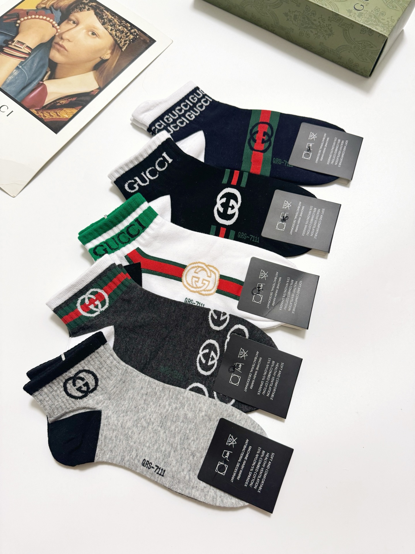  配包装
🌟【一盒5 双】男女同款
 🌟Gucci 古琦 经典字母logo 双G 短袜   ，ins超火