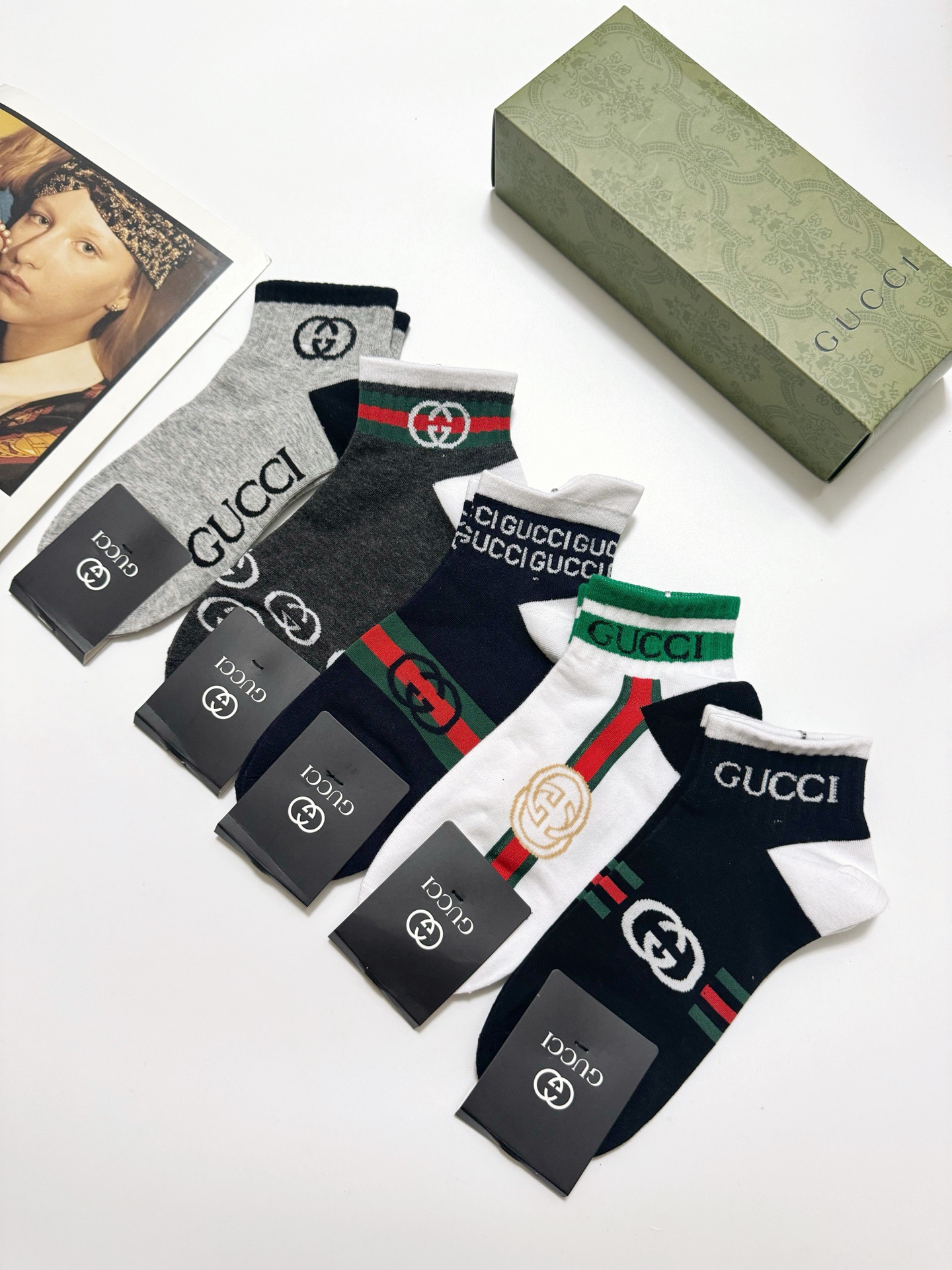  配包装
🌟【一盒5 双】男女同款
 🌟Gucci 古琦 经典字母logo 双G 短袜   ，ins超火