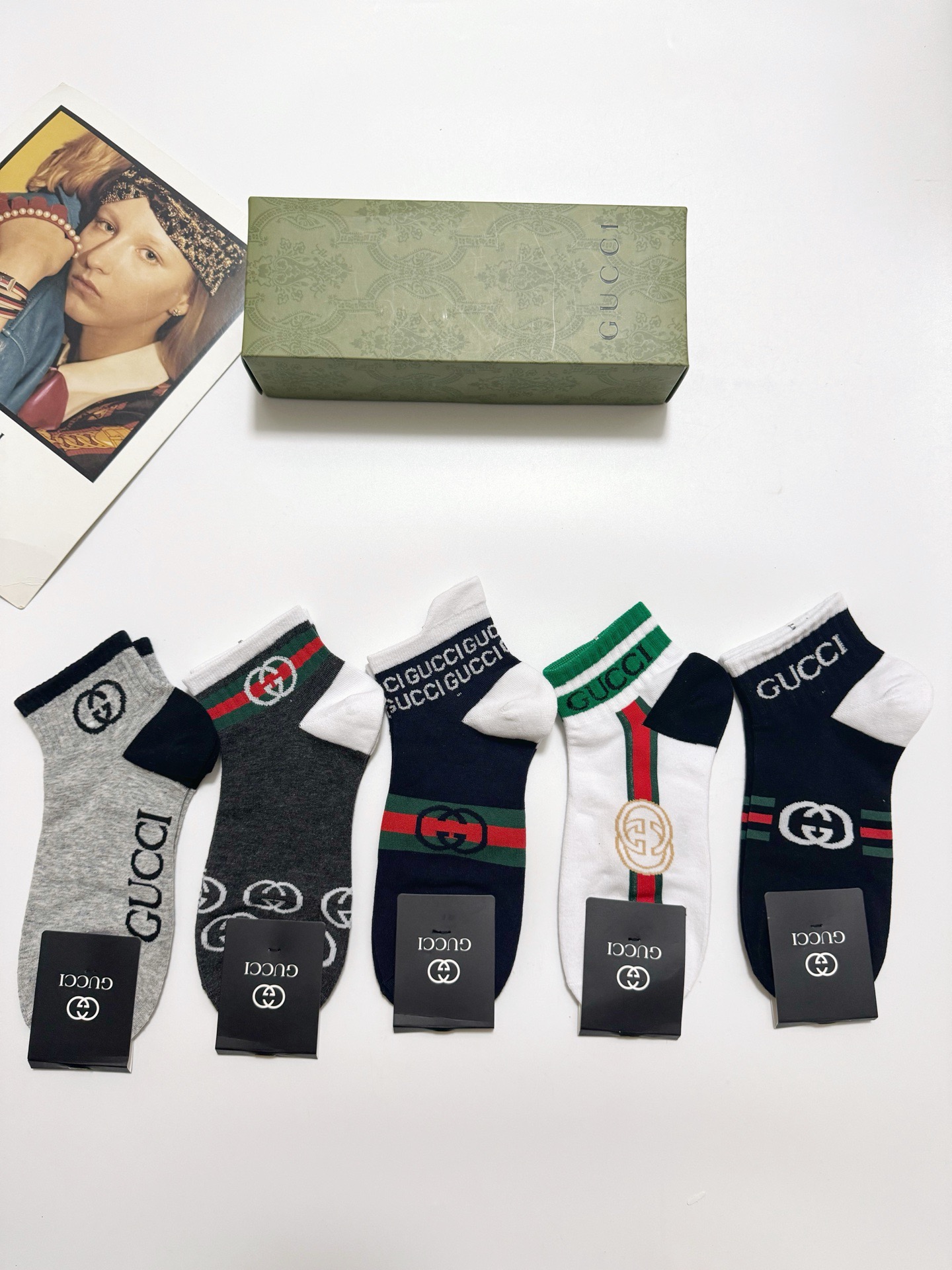  配包装
🌟【一盒5 双】男女同款
 🌟Gucci 古琦 经典字母logo 双G 短袜   ，ins超火