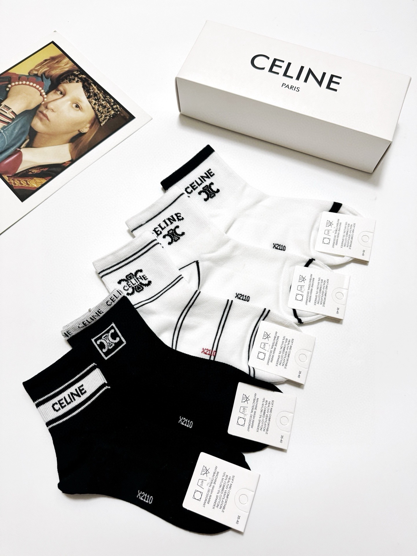  配包装
🌟【一盒5双】
 🌟Celine 赛琳 经典字母logo 纯棉中筒袜   ，ins超火爆短袜，
