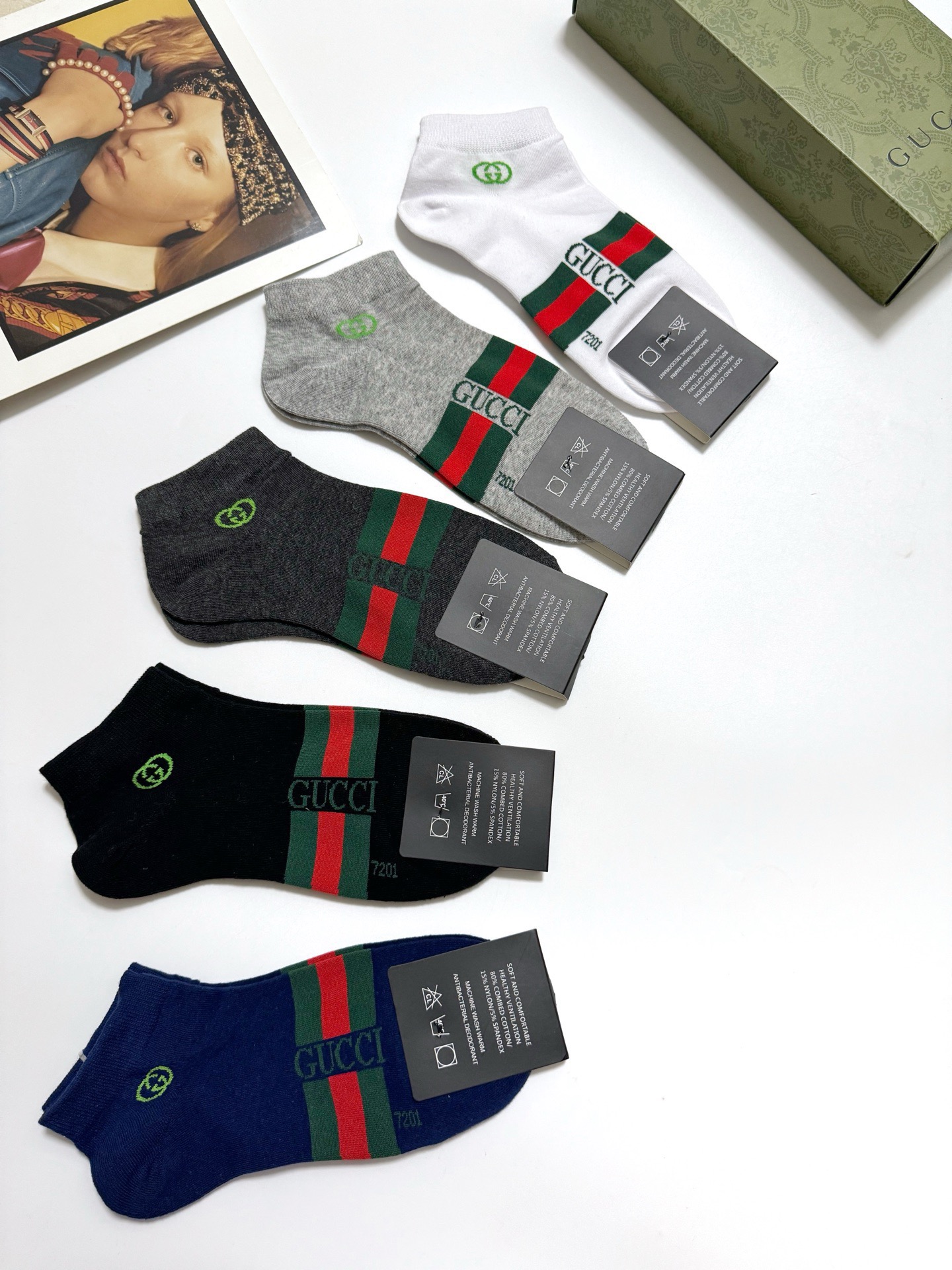  配包装
🌟【一盒5 双】
 🌟Gucci 古奇 经典字母logo纯棉短袜  男女同款，ins超火爆红人