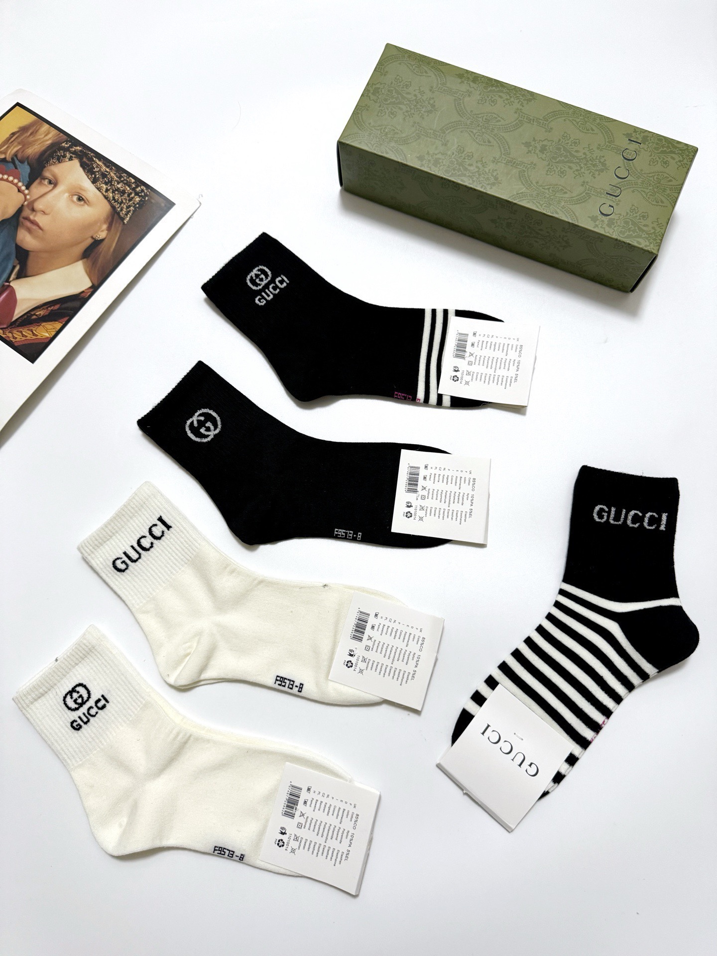  配包装
🌟【一盒5双】
 🌟Gucci 古琦经典字母logo纯棉 中筒袜  ins超火爆红人同款，精美