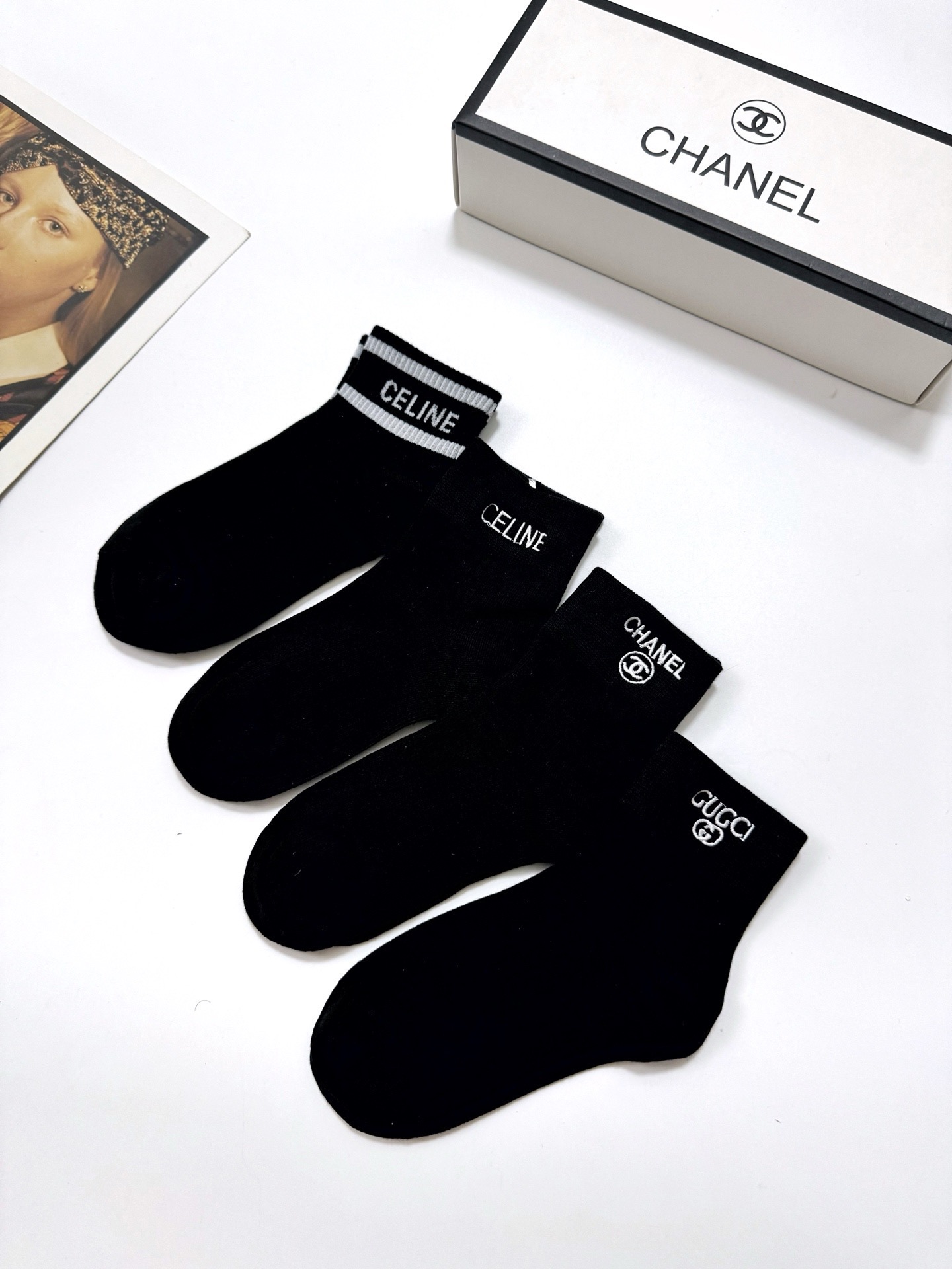  配包装
🌟【一盒4双】
🌟Chanel 香奈儿 /Gucci /Celine 欧美大牌爆款字母刺绣lo
