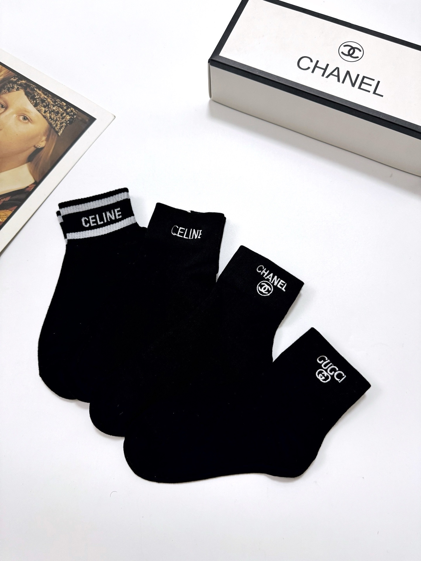  配包装
🌟【一盒4双】
🌟Chanel 香奈儿 /Gucci /Celine 欧美大牌爆款字母刺绣lo