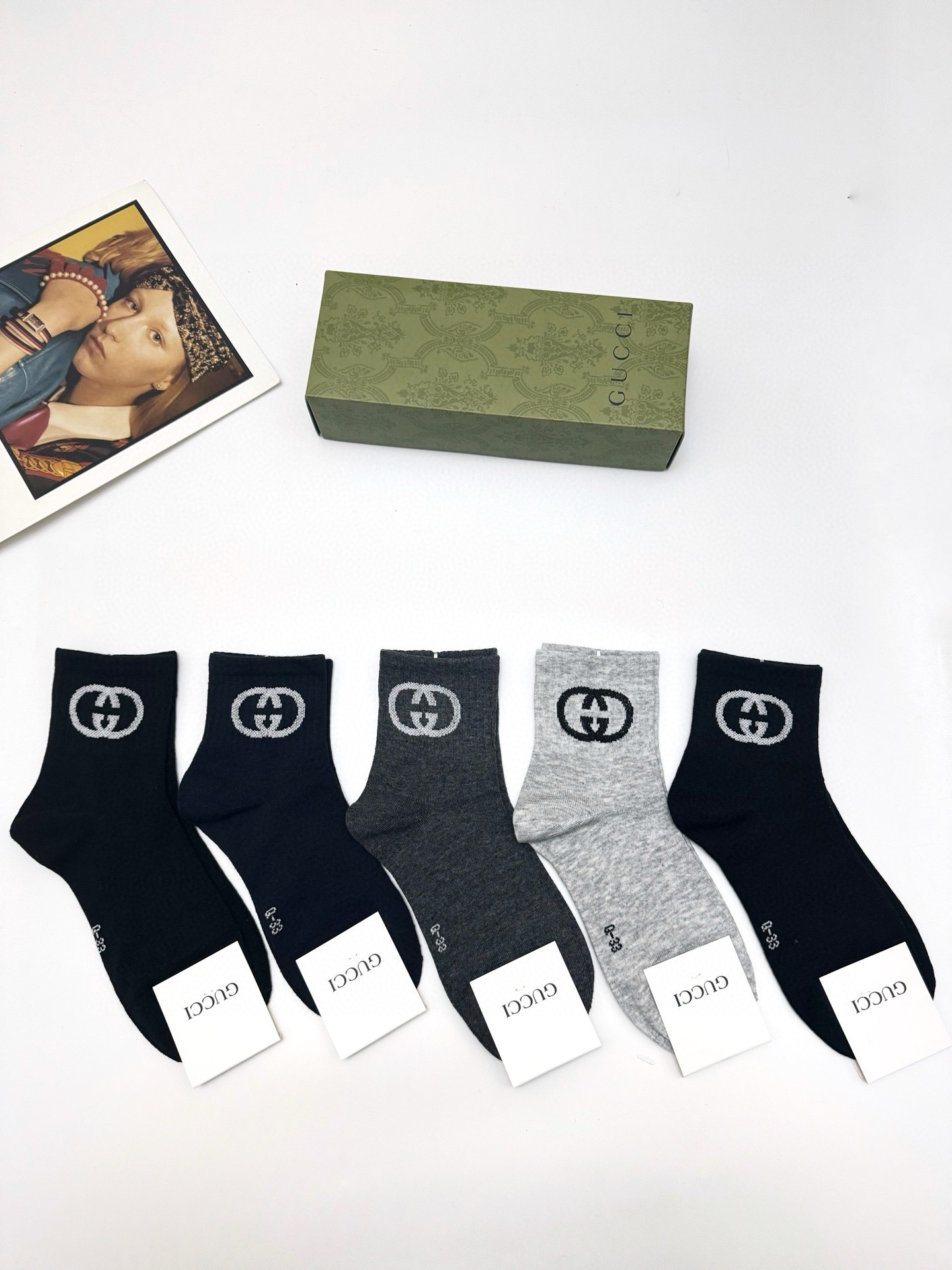  配包装
🌟【一盒5 双】
 🌟Gucci 古琦 经典字母logo 纯棉短筒袜 ，男女同款   ，ins