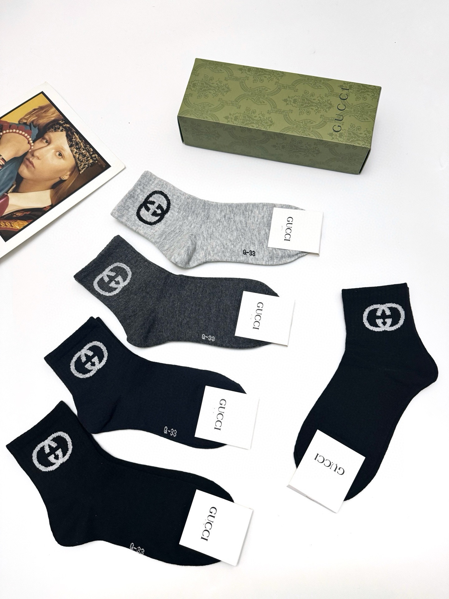  配包装
🌟【一盒5 双】
 🌟Gucci 古琦 经典字母logo 纯棉短筒袜 ，男女同款   ，ins