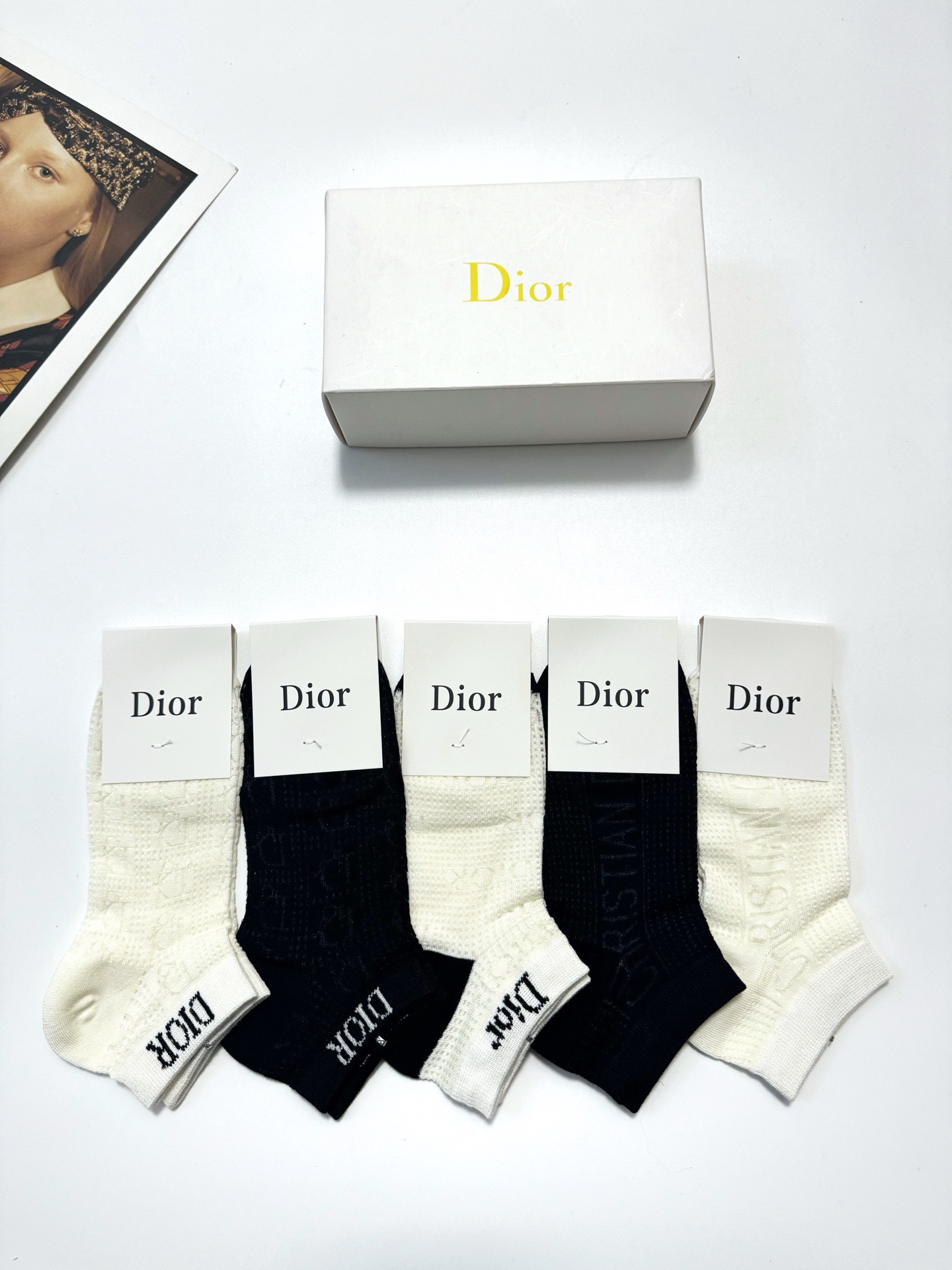 （爆款回货）
 配包装
🌟【一盒5双】
🌟Dior 迪奥 经典字母logo 超薄船袜，纯棉 短袜空调袜
