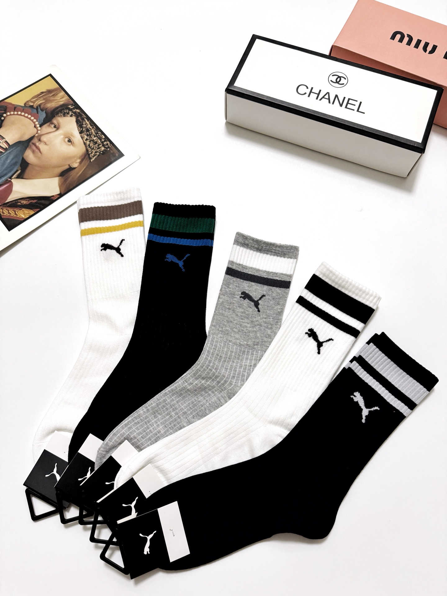  配包装
🌟【一盒5 双】
 🌟Puma 彪马 明星同款 经典logo 纯棉高筒袜   ，ins超火爆小
