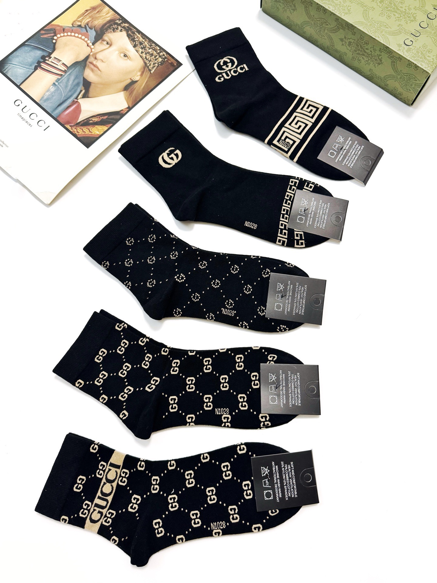  配包装
🌟【一盒5双】男士福利！
 🌟Gucci 古琦  经典字母logo 纯棉中筒袜   ，ins超