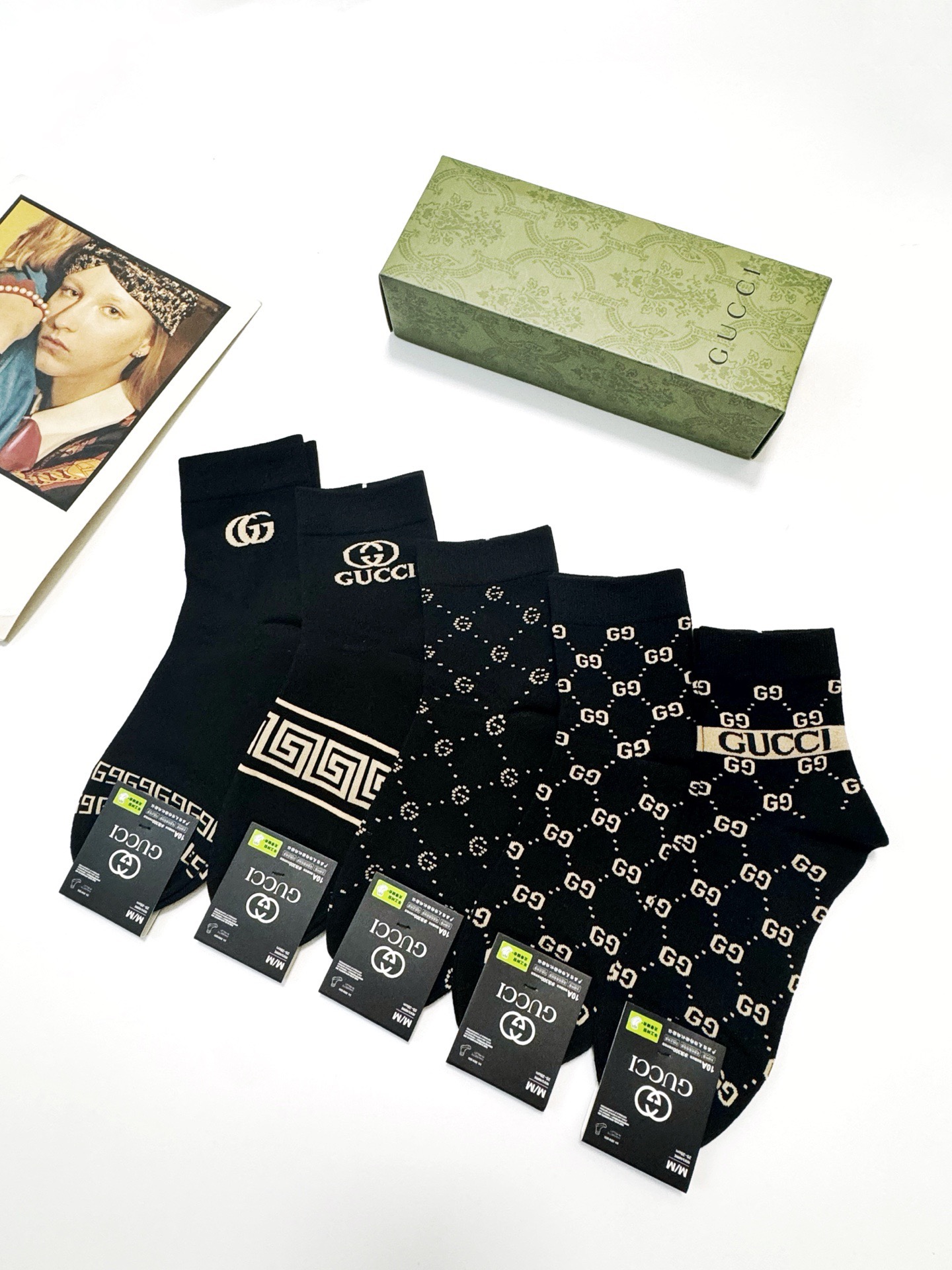  配包装
🌟【一盒5双】男士福利！
 🌟Gucci 古琦  经典字母logo 纯棉中筒袜   ，ins超
