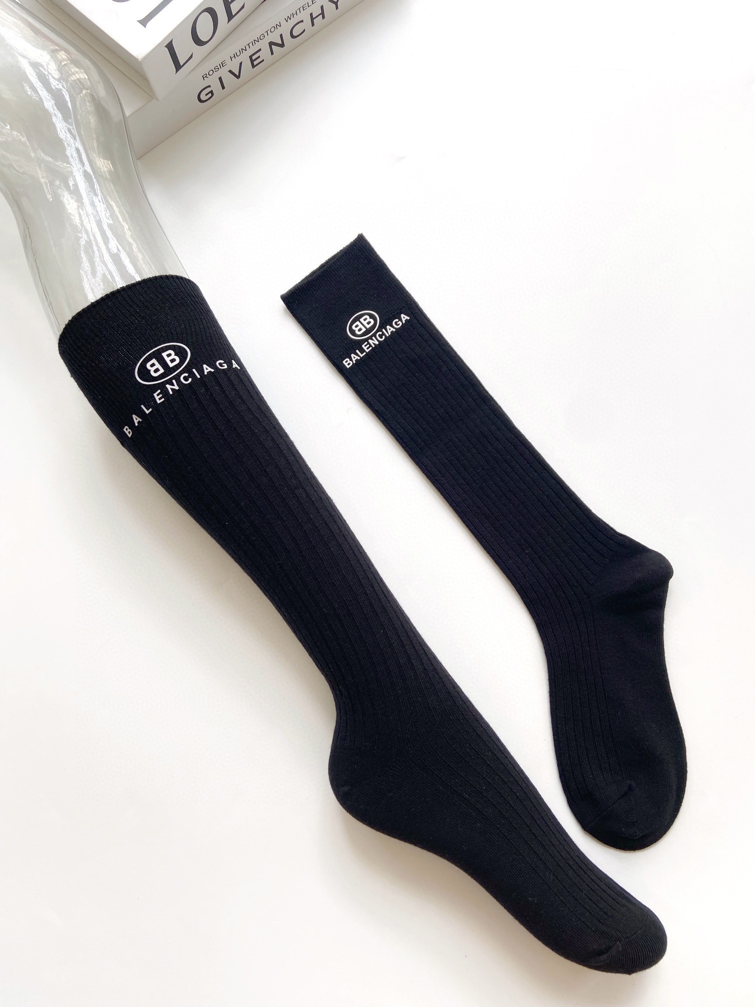    配包装
🌟【一盒一双】
🌟巴黎世家 balenciaga 经典字母logo纯棉长筒袜  小腿袜
🌟