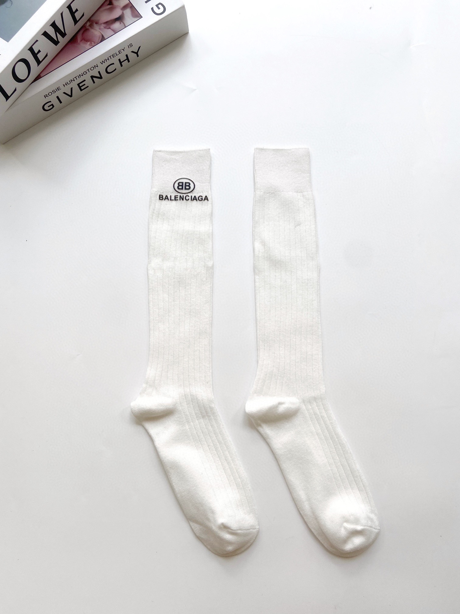    配包装
🌟【一盒一双】
🌟巴黎世家 balenciaga 经典字母logo纯棉长筒袜  小腿袜
🌟