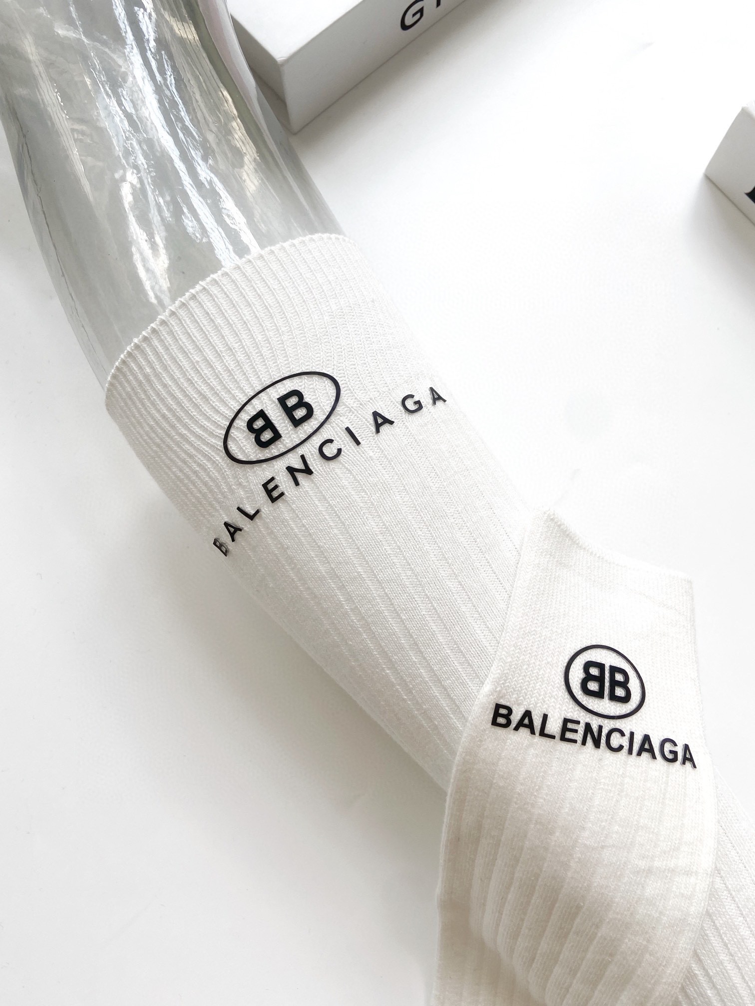    配包装
🌟【一盒一双】
🌟巴黎世家 balenciaga 经典字母logo纯棉长筒袜  小腿袜
🌟