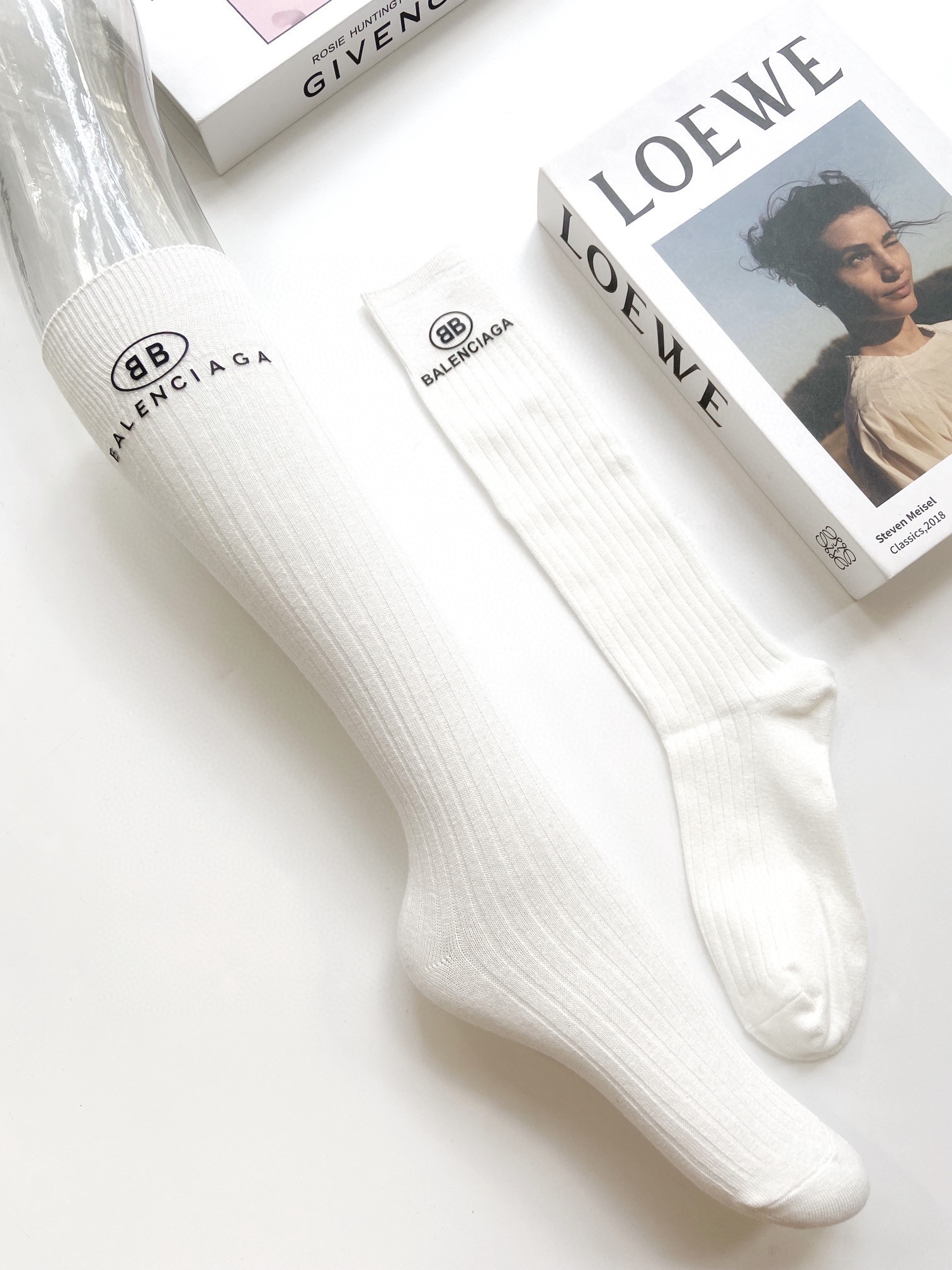    配包装
🌟【一盒一双】
🌟巴黎世家 balenciaga 经典字母logo纯棉长筒袜  小腿袜
🌟