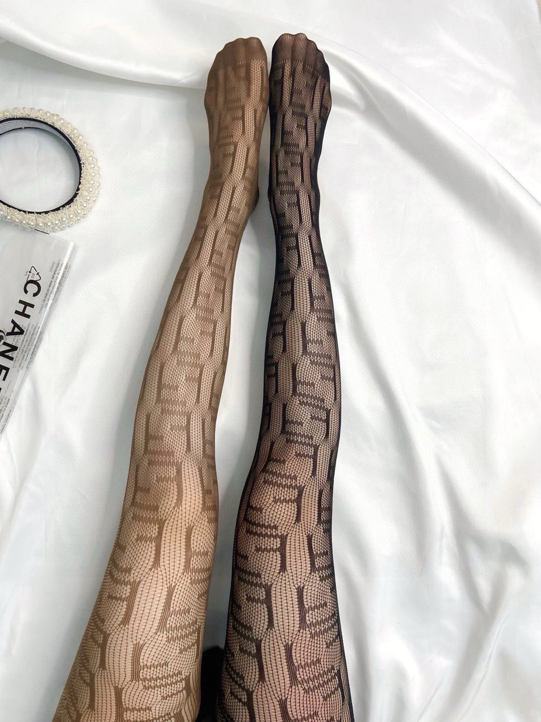 NO:360880,Packaging [One box, one pair] FENDI Fendi Popular Double F Presbyterian Letters Net Stockings, good to see explosion, European and American big-name stockings, a must-have item for trendy people in autumn and winter, super high-quality and fashionable, ah ah ah~~ Recommended and recommended~~ Must-in-one small items!  !  socks, stockings, socks, fendi, fendi, socks19860909配包装【一盒一双】FENDI芬迪 爆款双F老花字母网袜 好看到爆炸 ,欧美大牌丝袜 潮人秋冬必备单品 ,搭配起来超高逼格 ,时髦度爆表啊啊啊啊～～推荐推荐推荐～～必入时髦小单品！！袜子,丝袜,袜子,fendi,fendi,socks,accessory