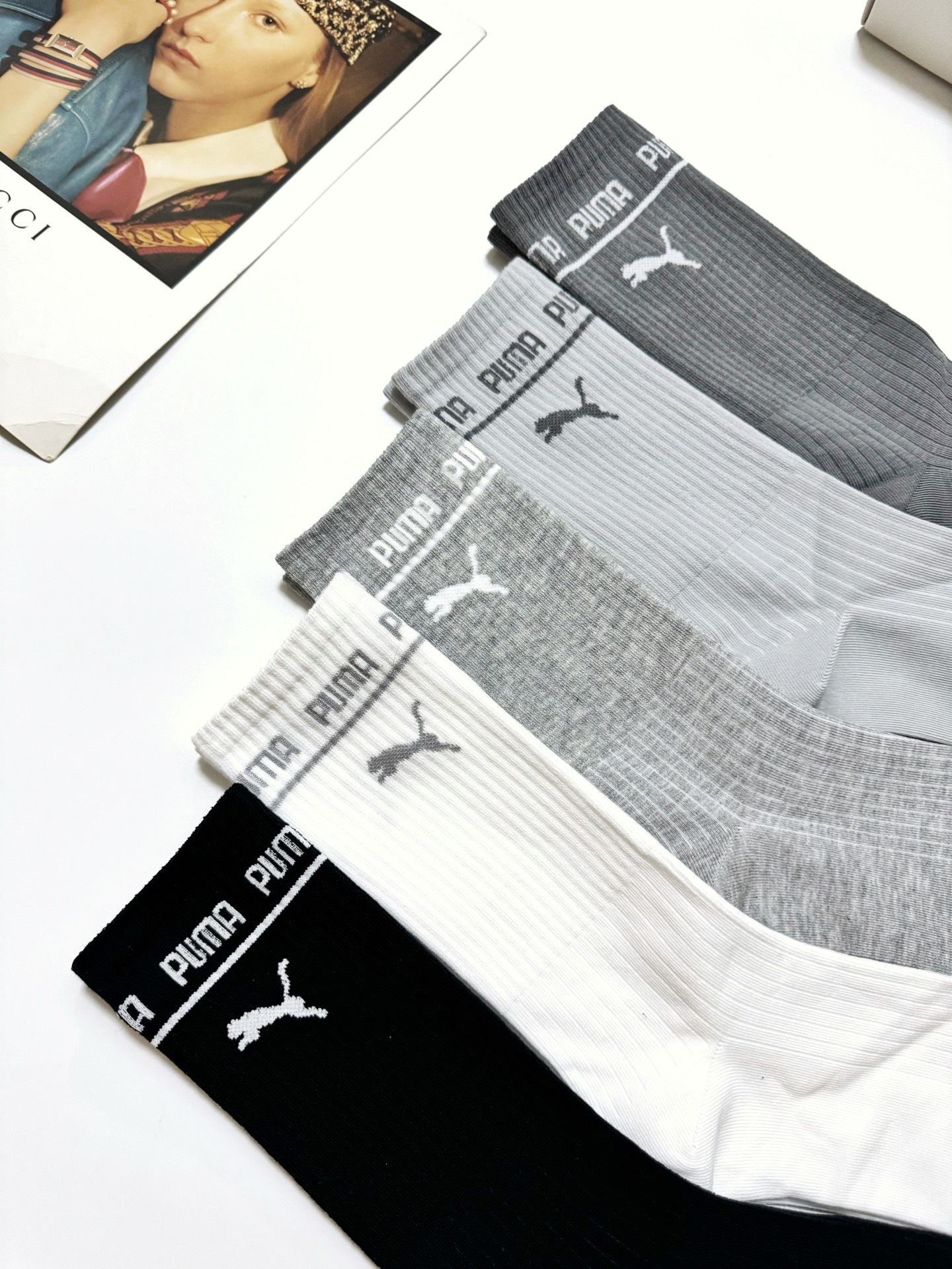  配包装
🌟【一盒5 双】
 🌟Puma 彪马 明星同款 经典logo 纯棉高筒袜   ，ins超火爆小