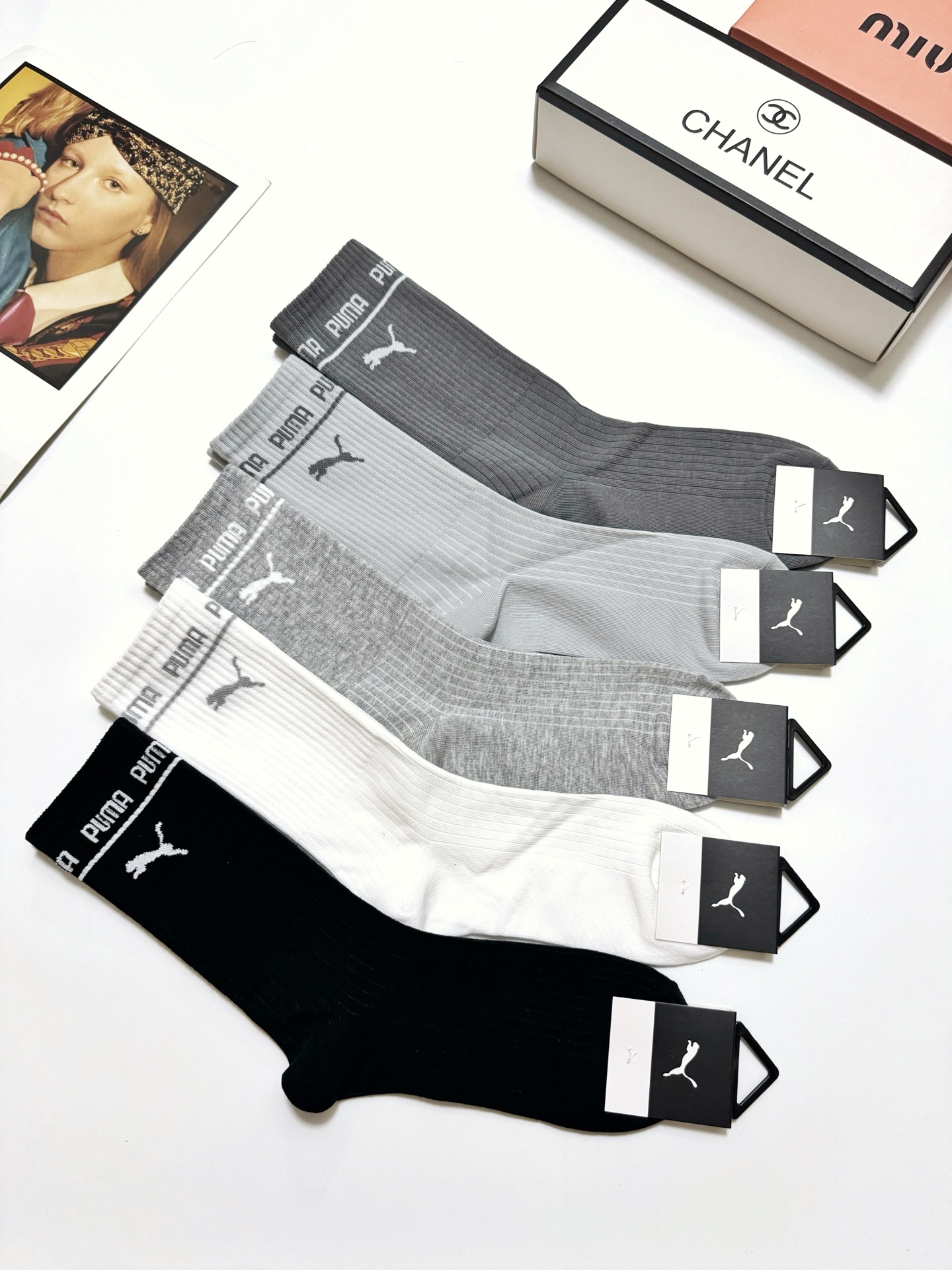  配包装
🌟【一盒5 双】
 🌟Puma 彪马 明星同款 经典logo 纯棉高筒袜   ，ins超火爆小