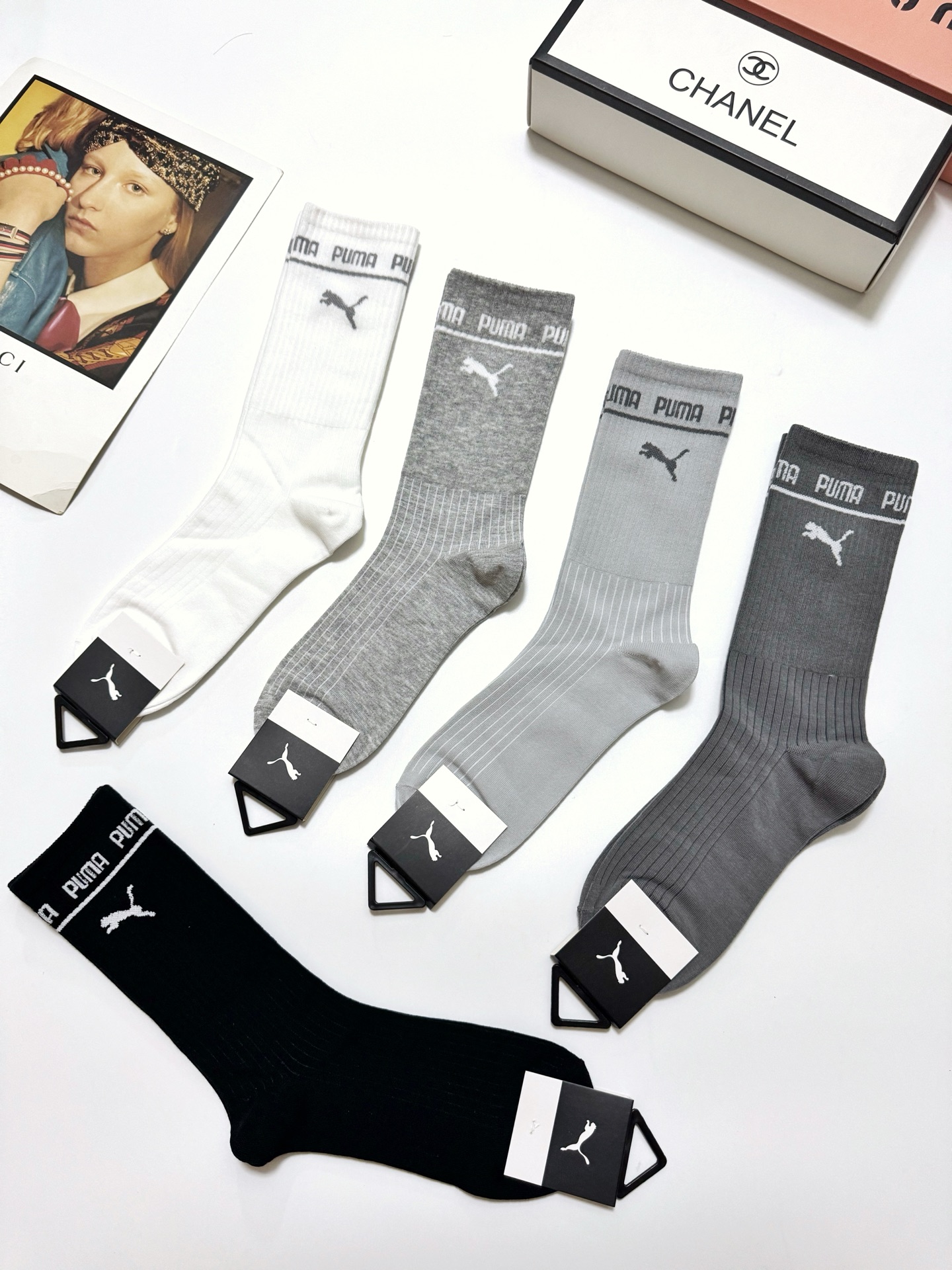  配包装
🌟【一盒5 双】
 🌟Puma 彪马 明星同款 经典logo 纯棉高筒袜   ，ins超火爆小