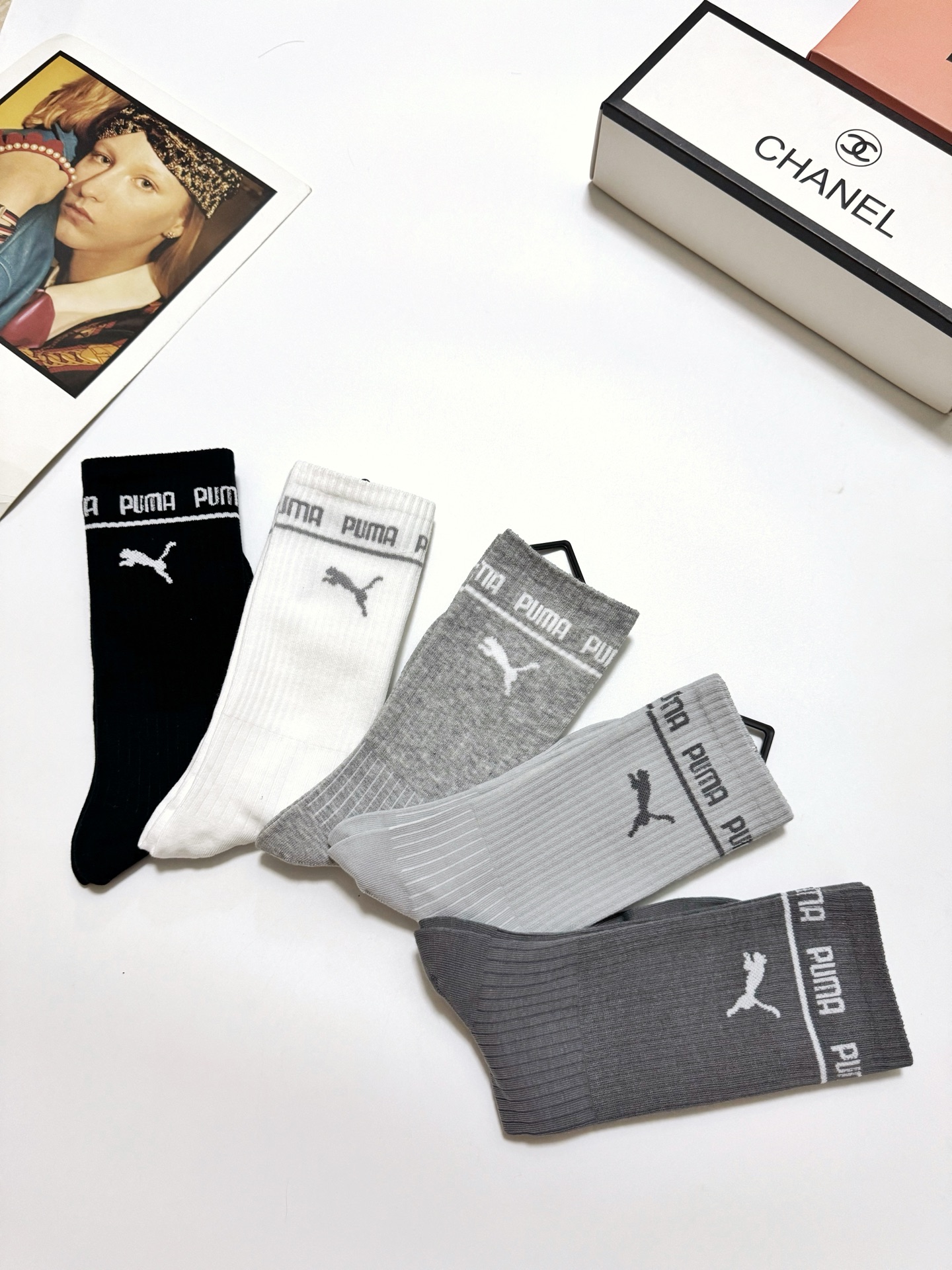  配包装
🌟【一盒5 双】
 🌟Puma 彪马 明星同款 经典logo 纯棉高筒袜   ，ins超火爆小