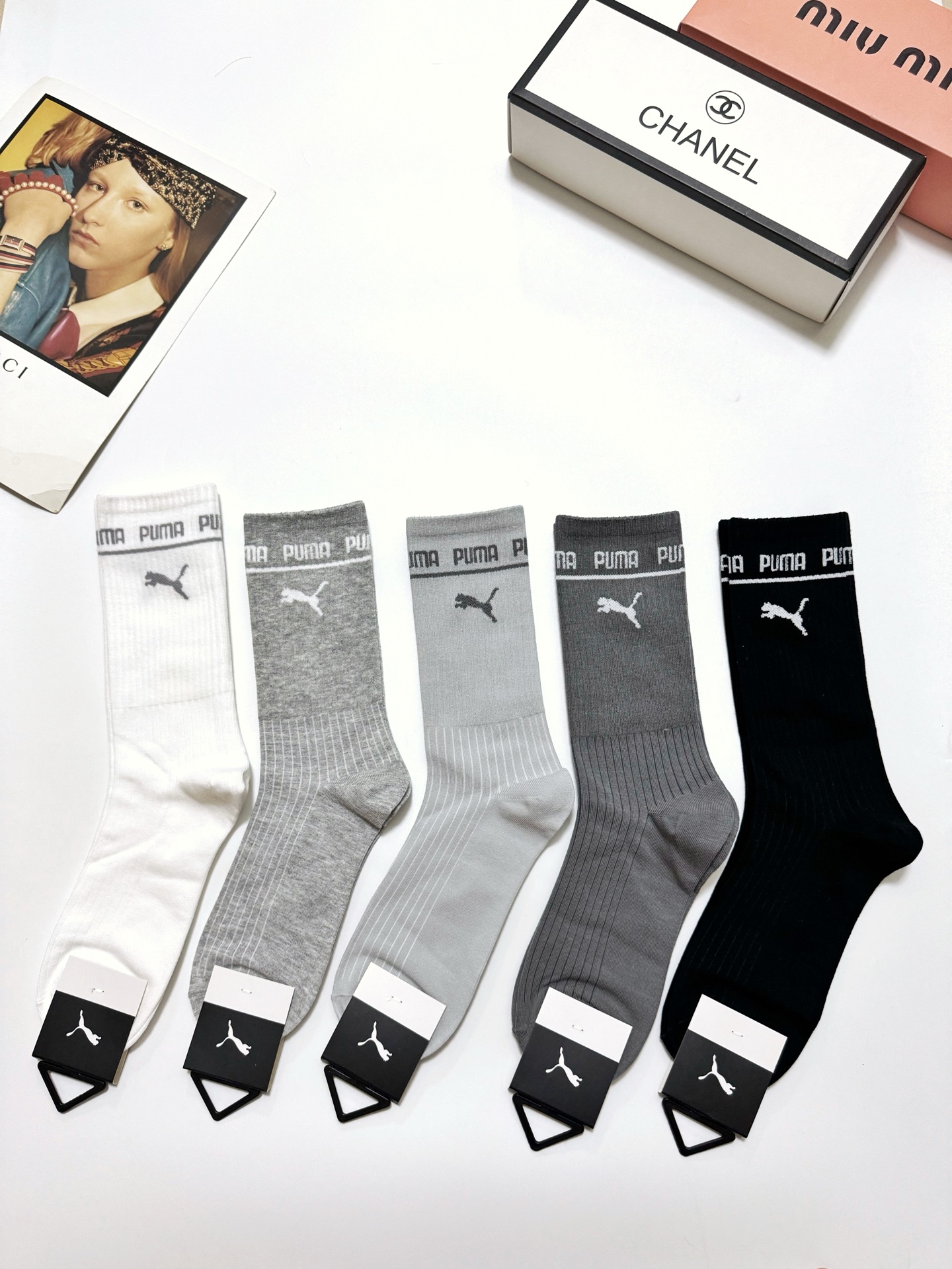  配包装
🌟【一盒5 双】
 🌟Puma 彪马 明星同款 经典logo 纯棉高筒袜   ，ins超火爆小