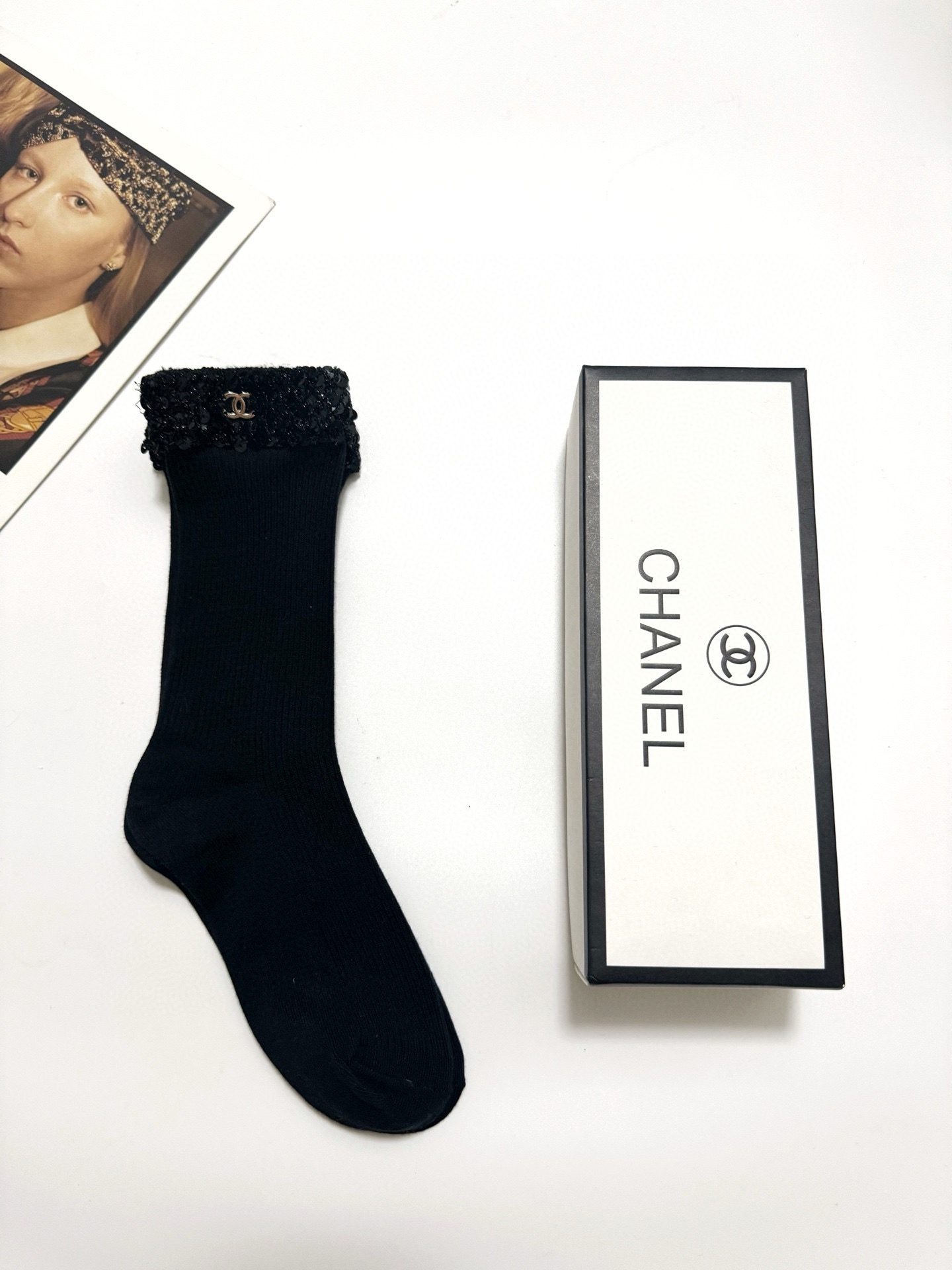  配包装
🌟【一盒一双】
 🌟Chanel 香奈儿 经典字母logo 纯棉中筒袜   ，ins超火爆中筒