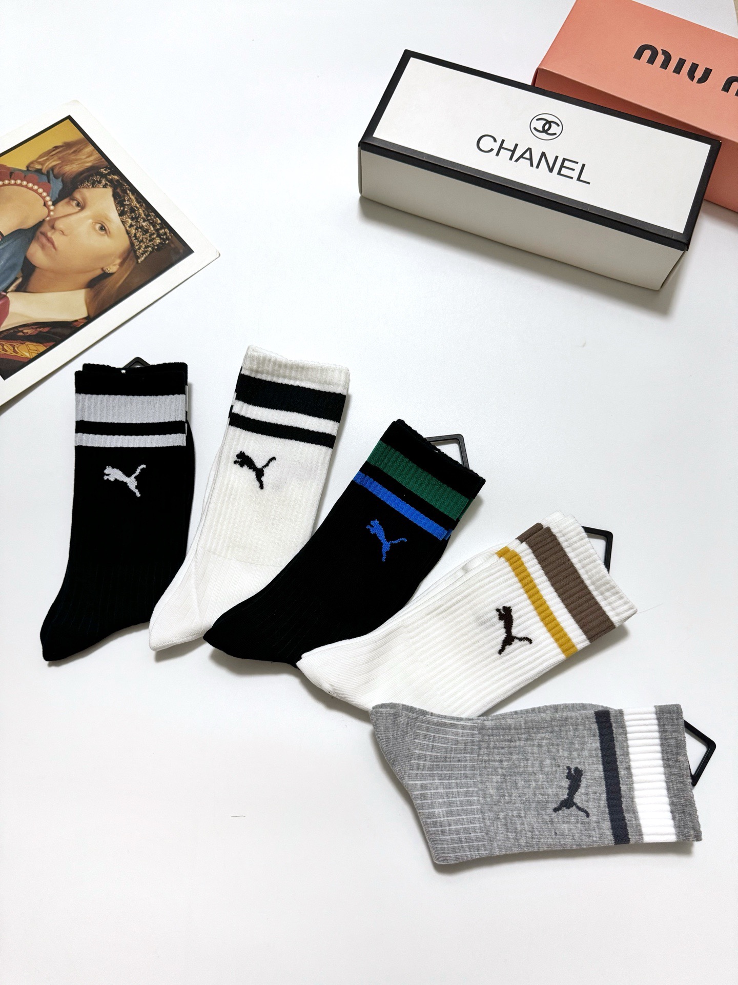  配包装
🌟【一盒5 双】
 🌟Puma 彪马 明星同款 经典logo 纯棉高筒袜   ，ins超火爆小