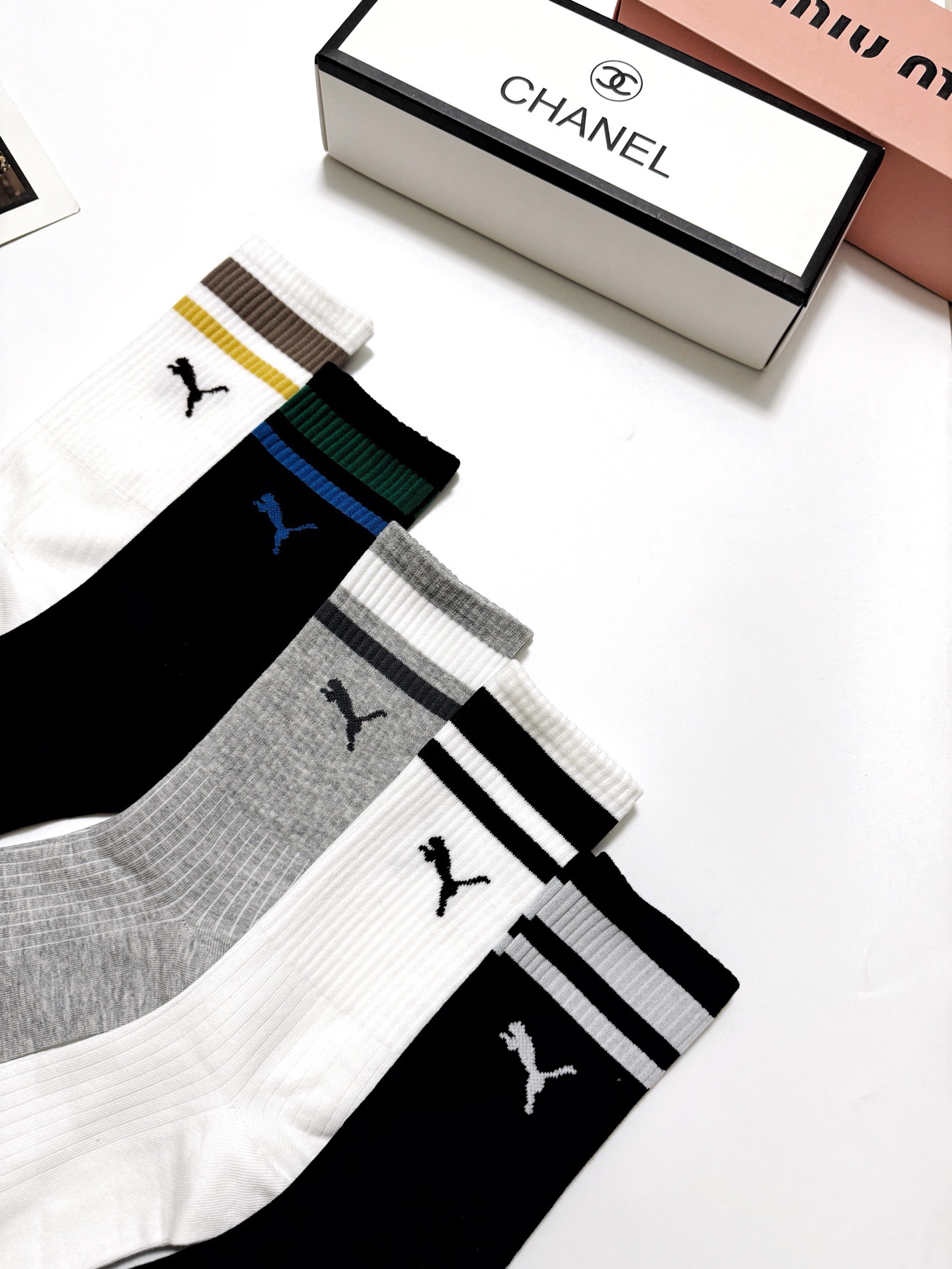  配包装
🌟【一盒5 双】
 🌟Puma 彪马 明星同款 经典logo 纯棉高筒袜   ，ins超火爆小
