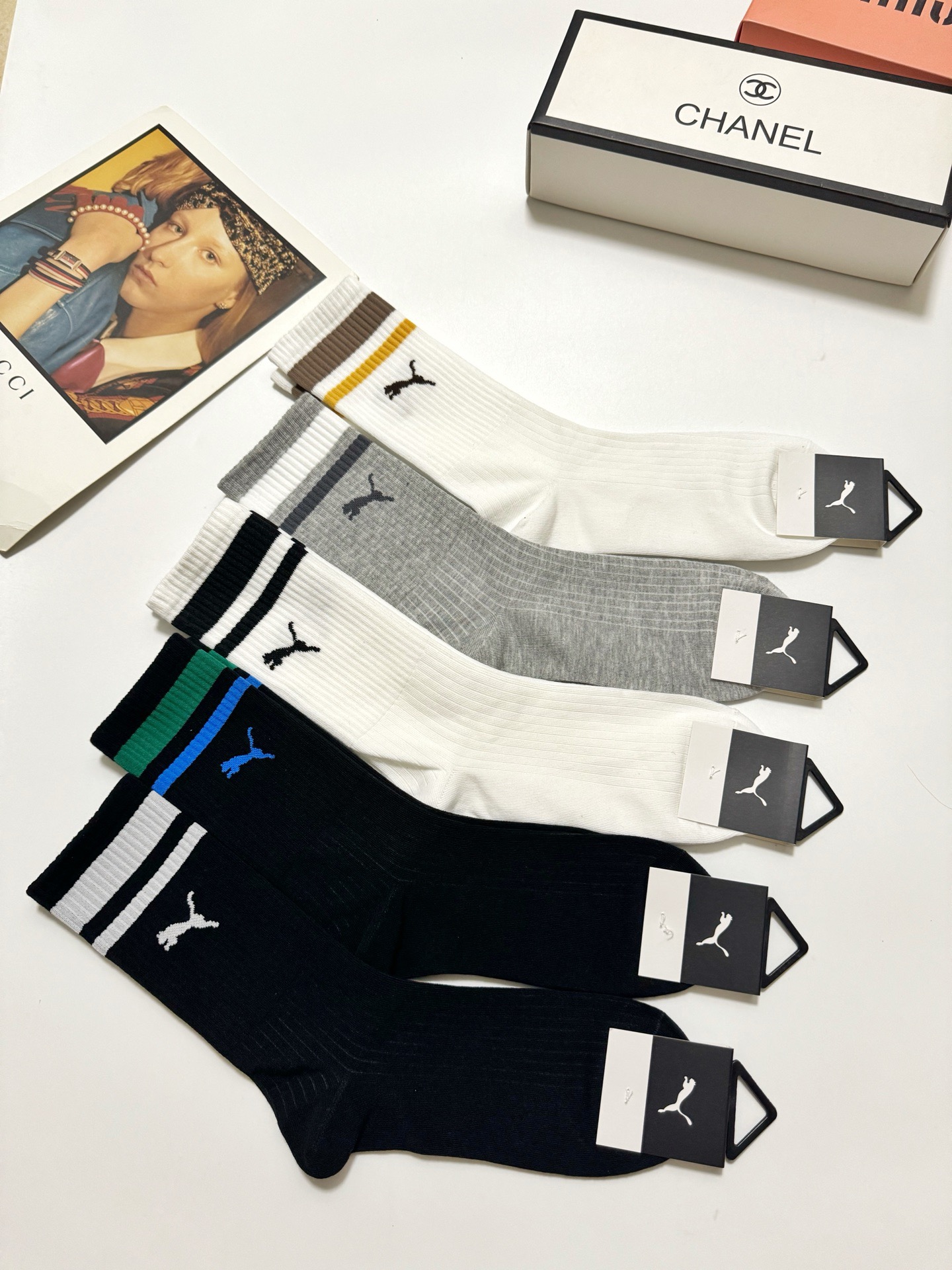  配包装
🌟【一盒5 双】
 🌟Puma 彪马 明星同款 经典logo 纯棉高筒袜   ，ins超火爆小