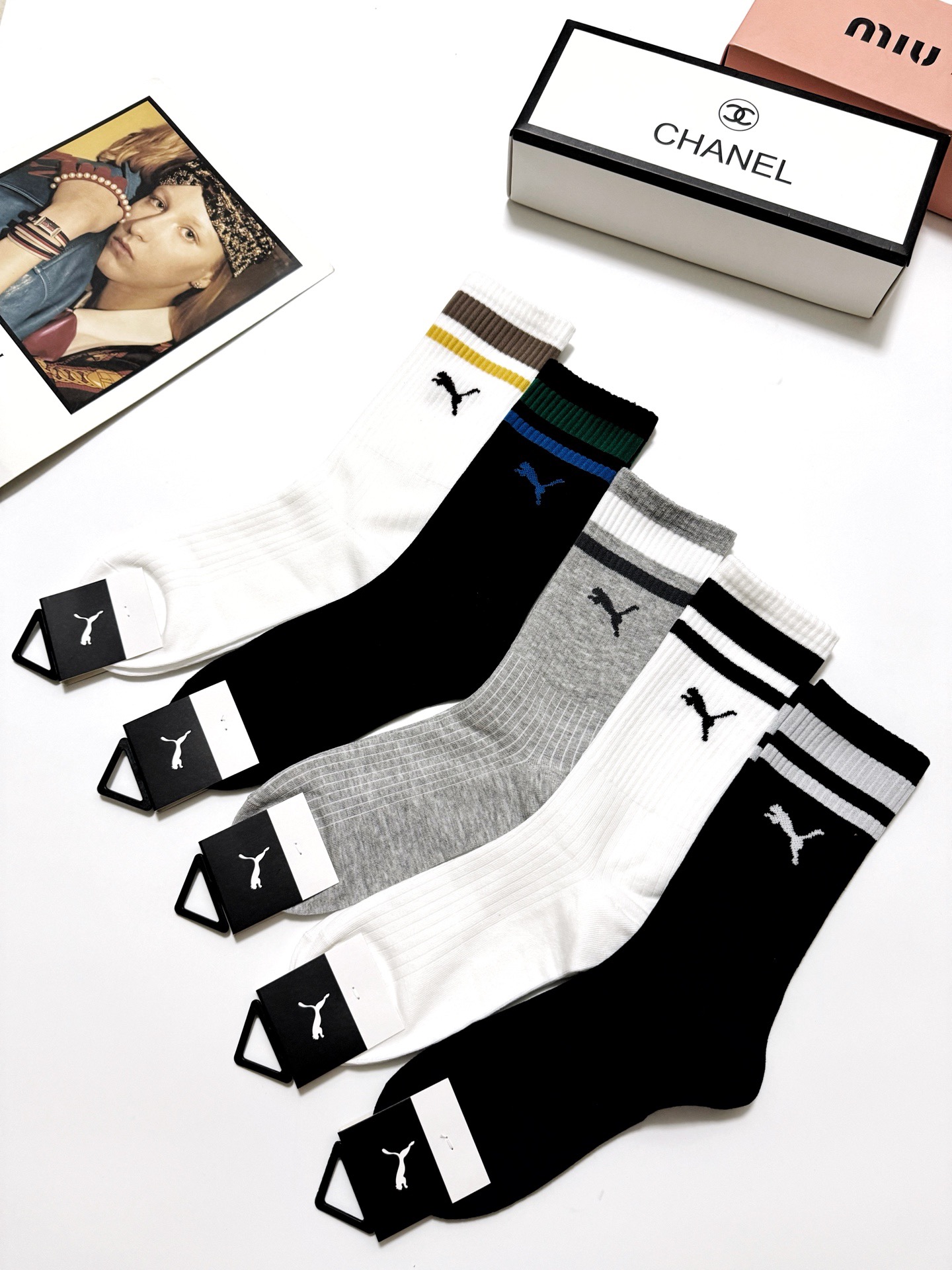  配包装
🌟【一盒5 双】
 🌟Puma 彪马 明星同款 经典logo 纯棉高筒袜   ，ins超火爆小