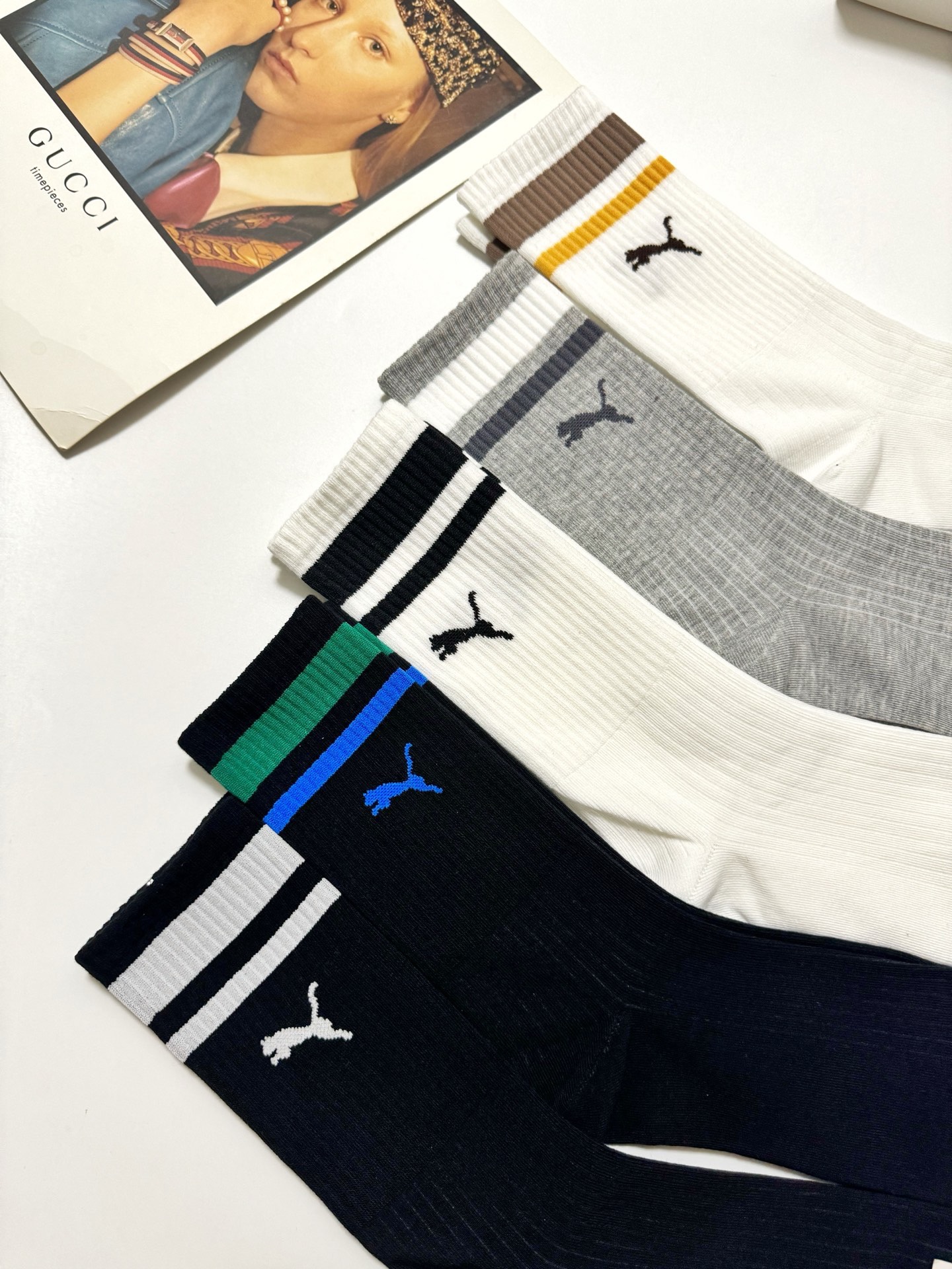  配包装
🌟【一盒5 双】
 🌟Puma 彪马 明星同款 经典logo 纯棉高筒袜   ，ins超火爆小