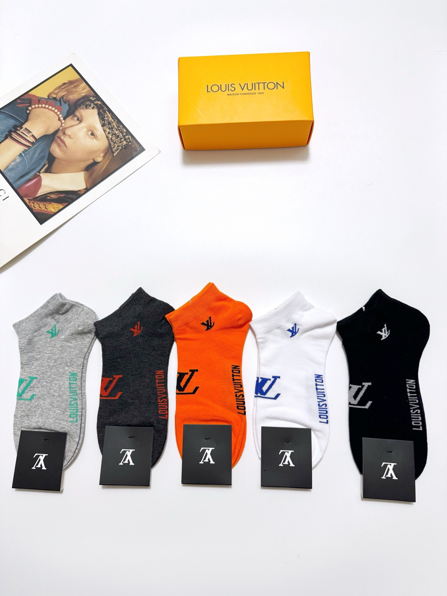 NO:362861,Packaging [one box of 5 pairs] men and women LV Louis Vuitton Classic letter logo ins super popular socks, pure cotton fabric, must-have for trendy people, classic color matching Personalized and fashionable versatile style, you deserve socks, stockings, louis vuitton, louis vuitton, socks19860909配包装【一盒5 双】男女同款 LV 路易威登 经典字母logo ins超火爆短袜,纯棉面料,潮人必备 ,经典配色 个性时尚百搭款,你值得拥有哦袜子丝袜,袜子,louis vuitton,louis vuitton,socks,accessory