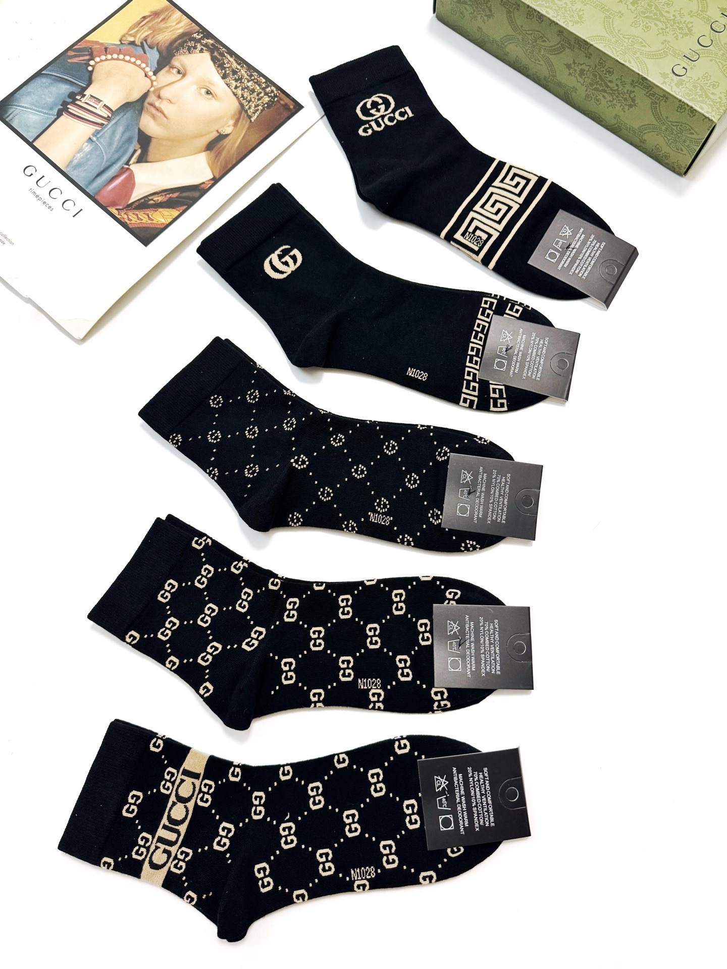  配包装
🌟【一盒5双】男士福利！
 🌟Gucci 古琦  经典字母logo 纯棉中筒袜   ，ins超