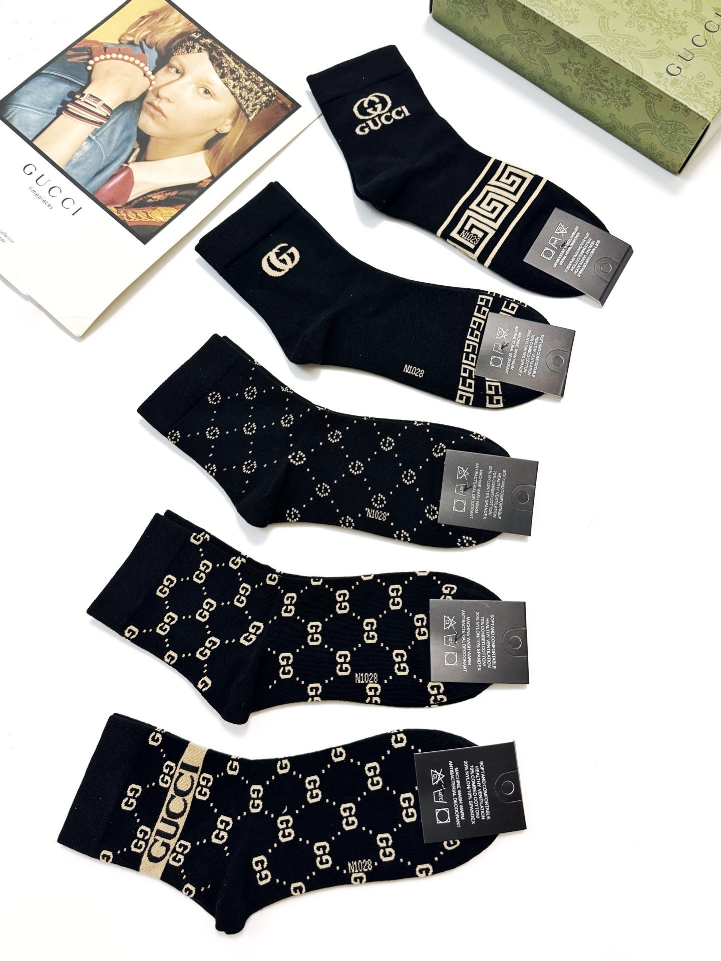  配包装
🌟【一盒5双】男士福利！
 🌟Gucci 古琦  经典字母logo 纯棉中筒袜   ，ins超