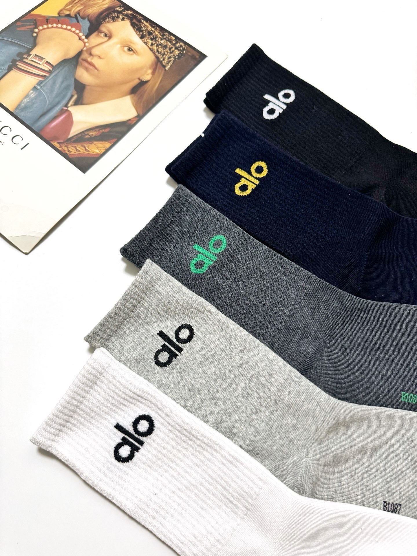 配包装🌟【一盒5 双】 🌟 alo 经典字母logo 纯棉中筒袜 ，ins超火爆小腿袜，纯棉面料，潮人必