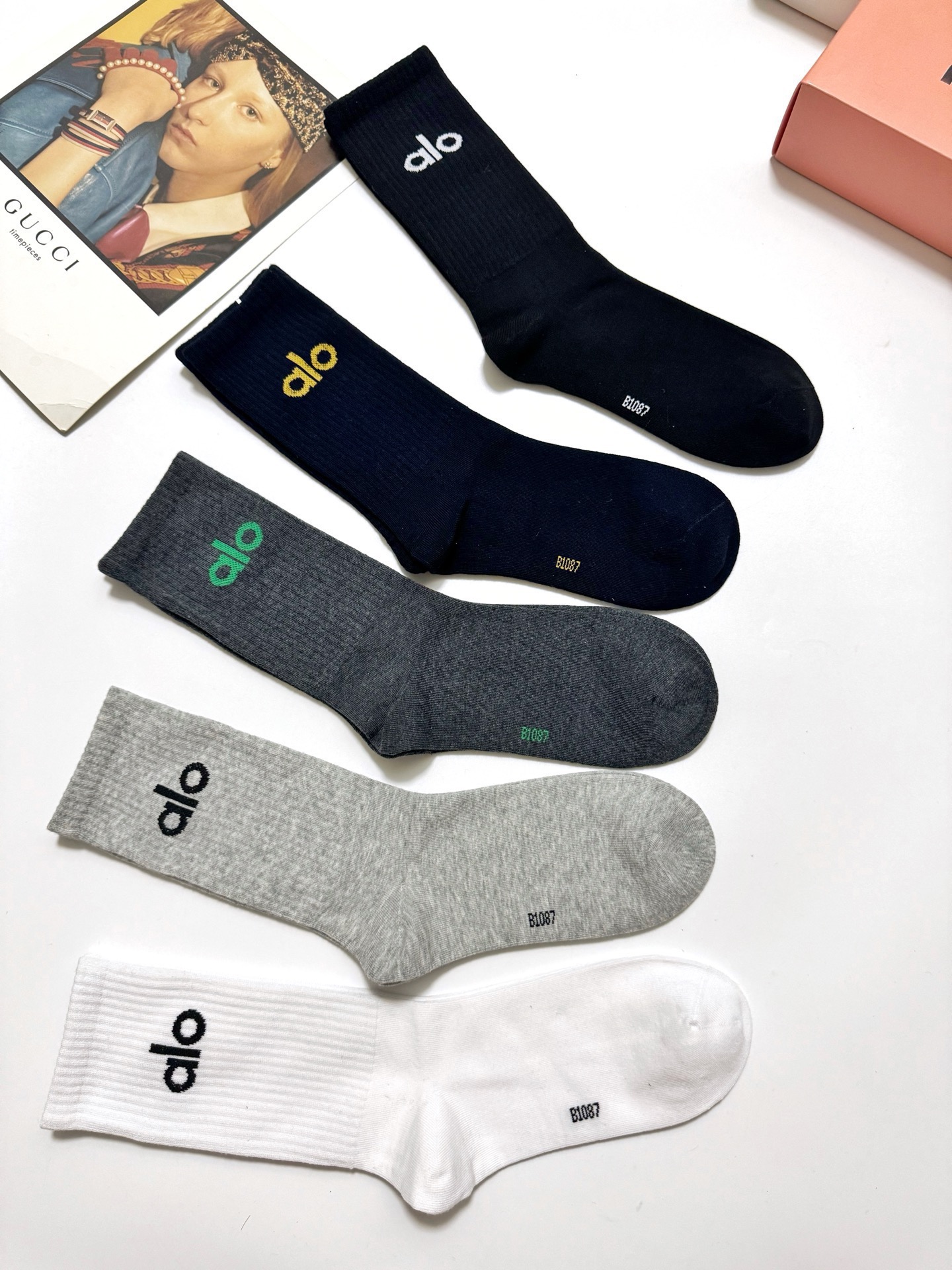 配包装🌟【一盒5 双】 🌟 alo 经典字母logo 纯棉中筒袜 ，ins超火爆小腿袜，纯棉面料，潮人必