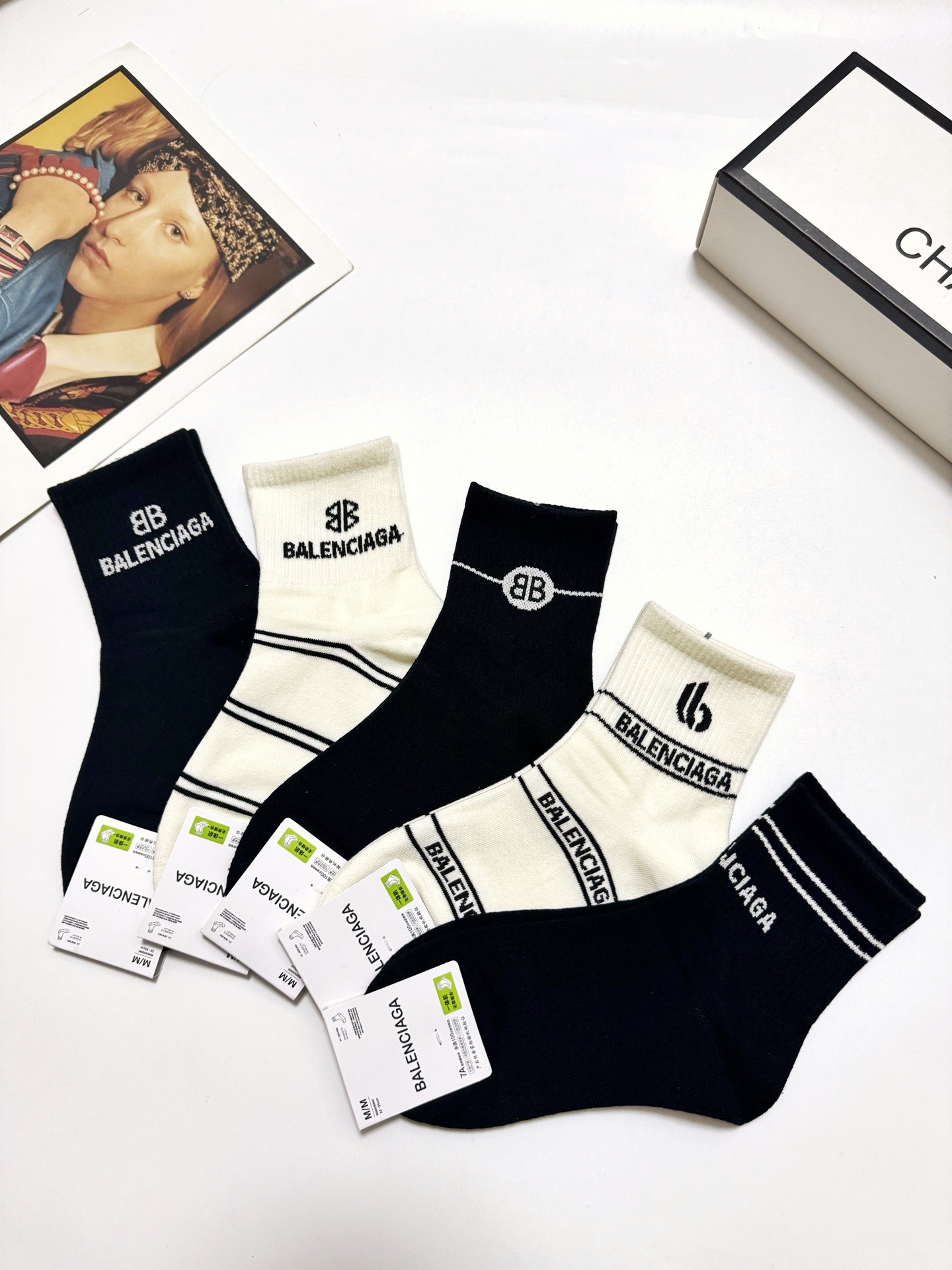 配包装🌟【一盒5双】🌟巴黎世家 balenciaga 经典字母logo纯棉 中筒袜 🌟ins爆款！专柜在