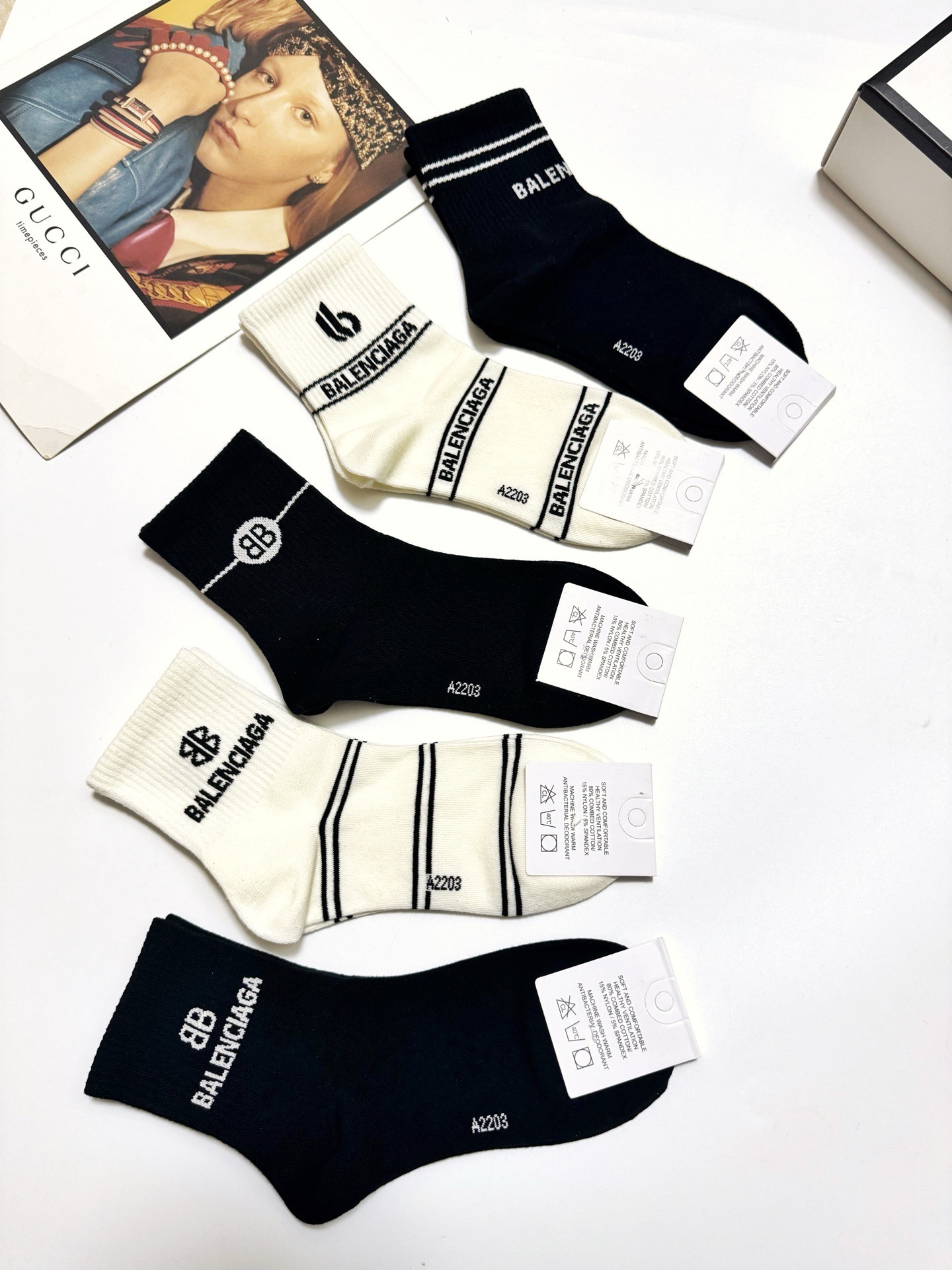 配包装🌟【一盒5双】🌟巴黎世家 balenciaga 经典字母logo纯棉 中筒袜 🌟ins爆款！专柜在
