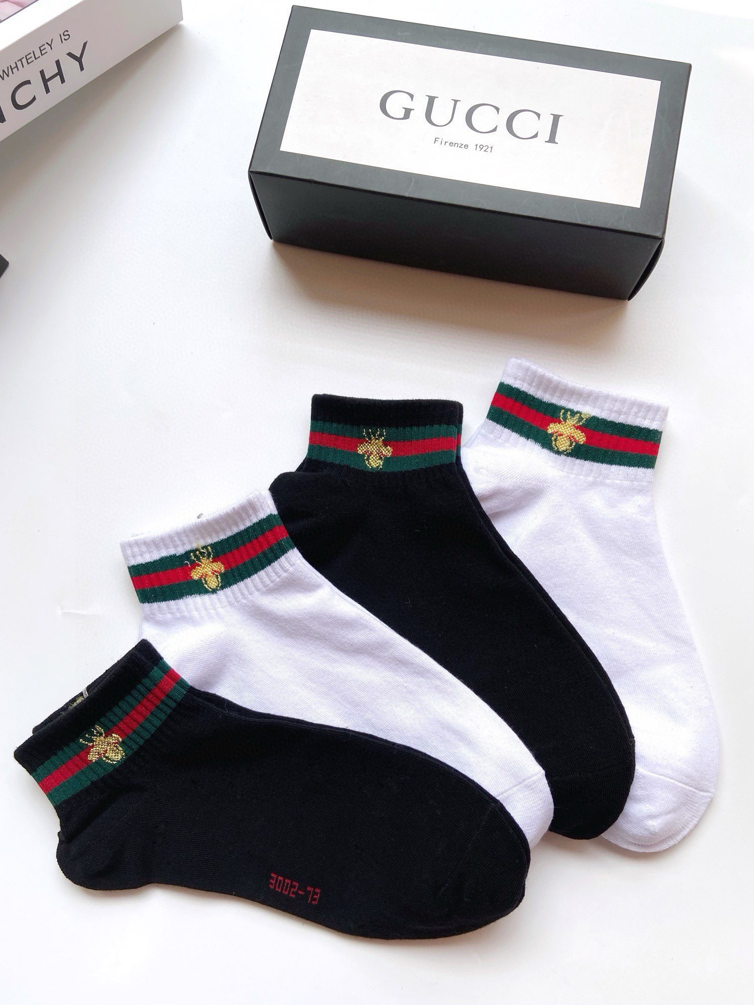 配包装🌟【一盒4 双】男士福利 🌟Gucci 古琦 经典小蜜蜂logo 纯棉船袜 ，ins超火爆短袜，纯