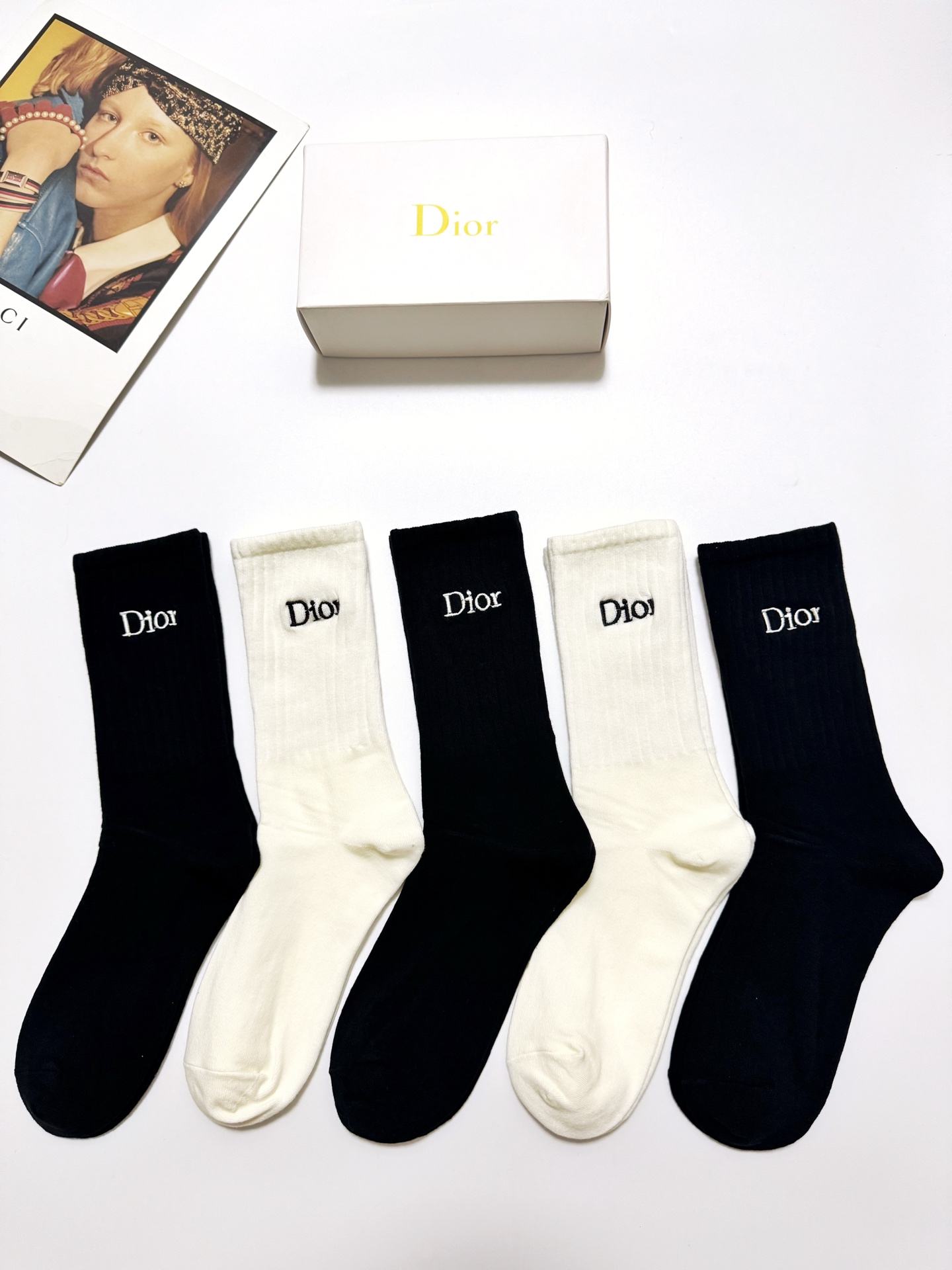 配包装🌟【一盒5 双】 🌟Dior 迪奥 经典刺绣字母logo 纯棉中筒袜 ，ins超火爆小腿袜，纯棉面