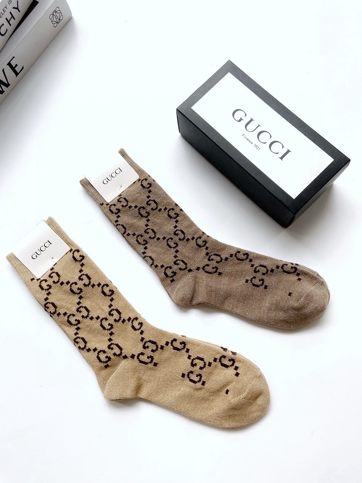 配包装🌟【一盒2双】🌟Gucci 古奇 爆款金银丝中筒袜 🔥双针 混纺金银丝材质，超完美结合，款式经典，