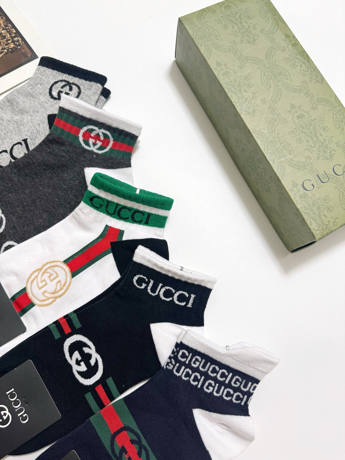 配包装🌟【一盒5 双】男女同款 🌟Gucci 古琦 经典字母logo 双G 短袜 ，ins超火爆短袜，纯